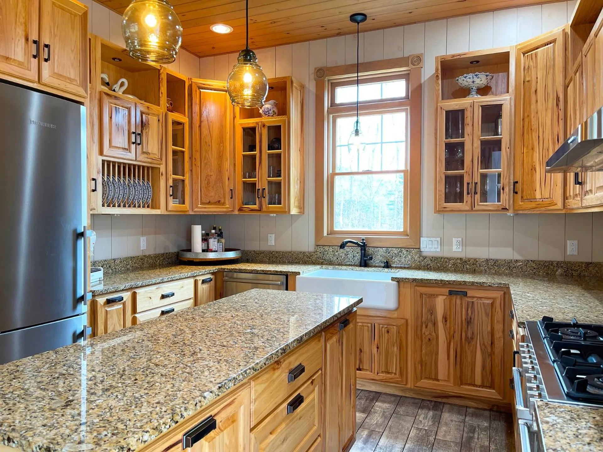 Kitchen or kitchenette in High Peaks Chalet