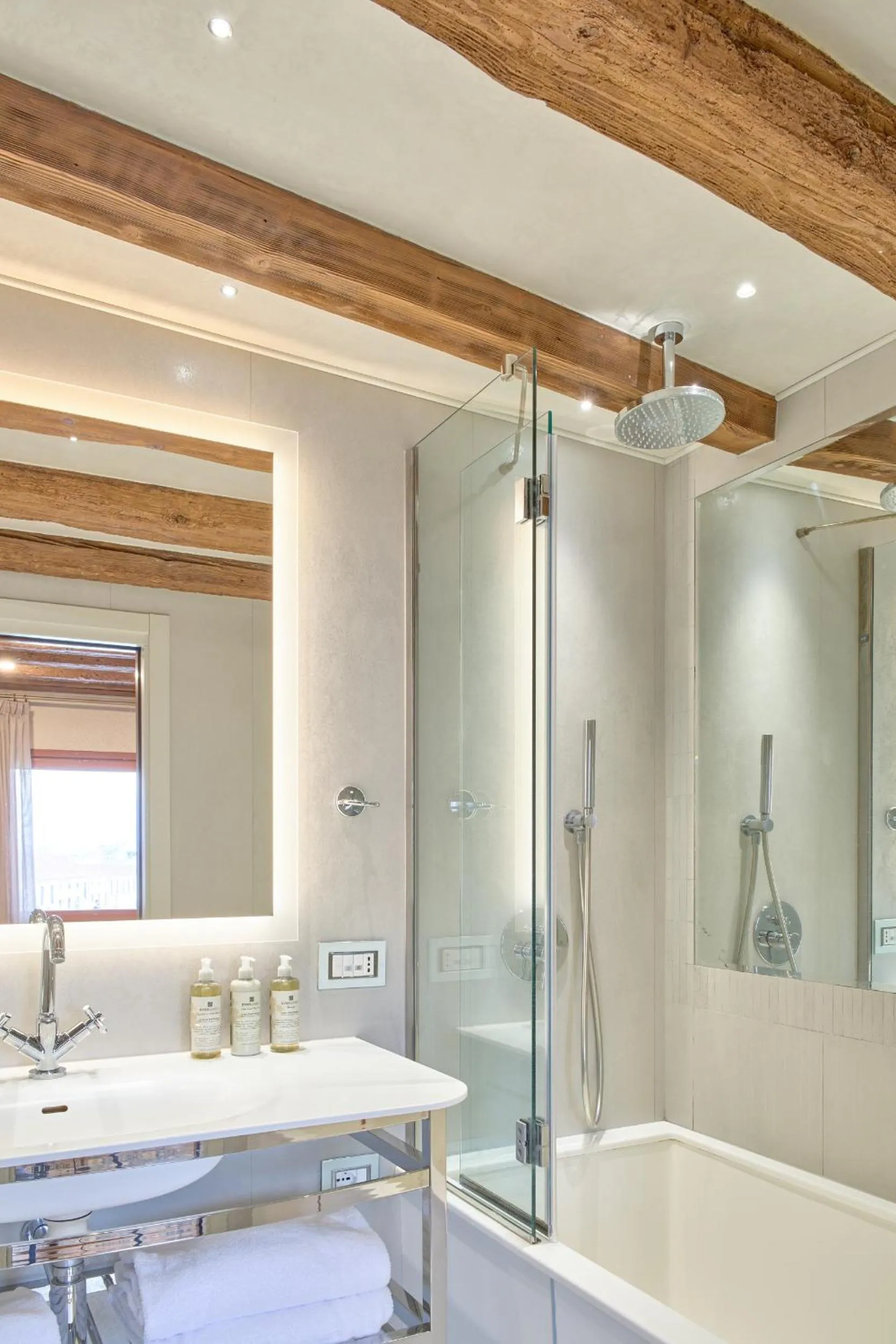 Bathroom in Hotel Santa Chiara