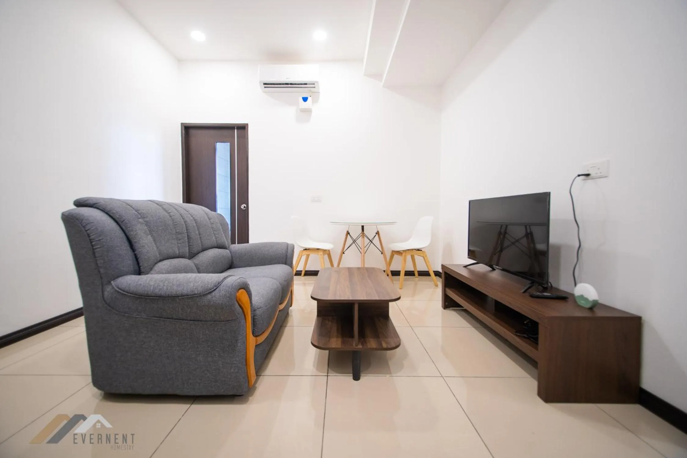 TV and multimedia in Serene Heights by Evernent