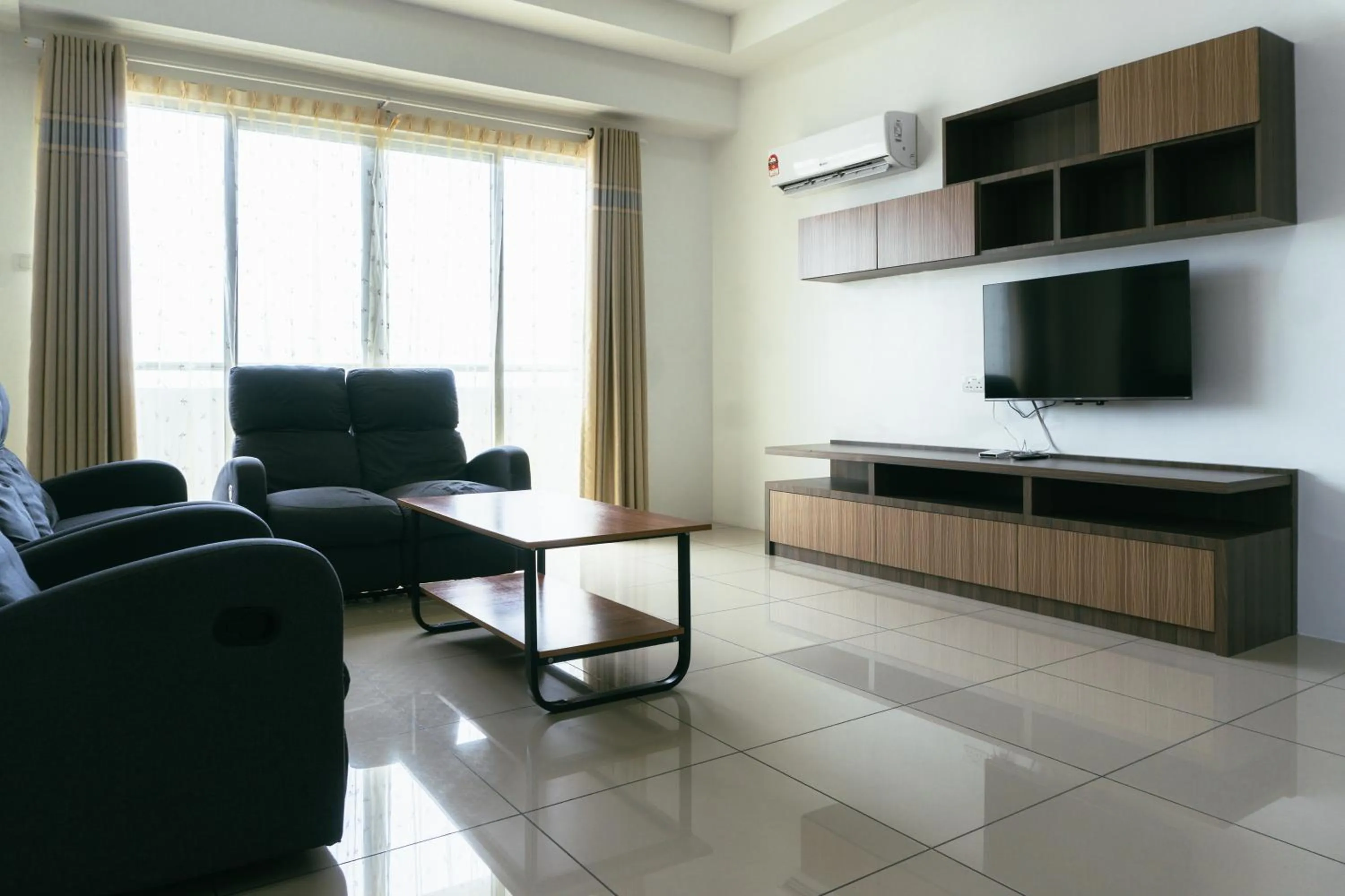 Living room in Serene Heights by Evernent