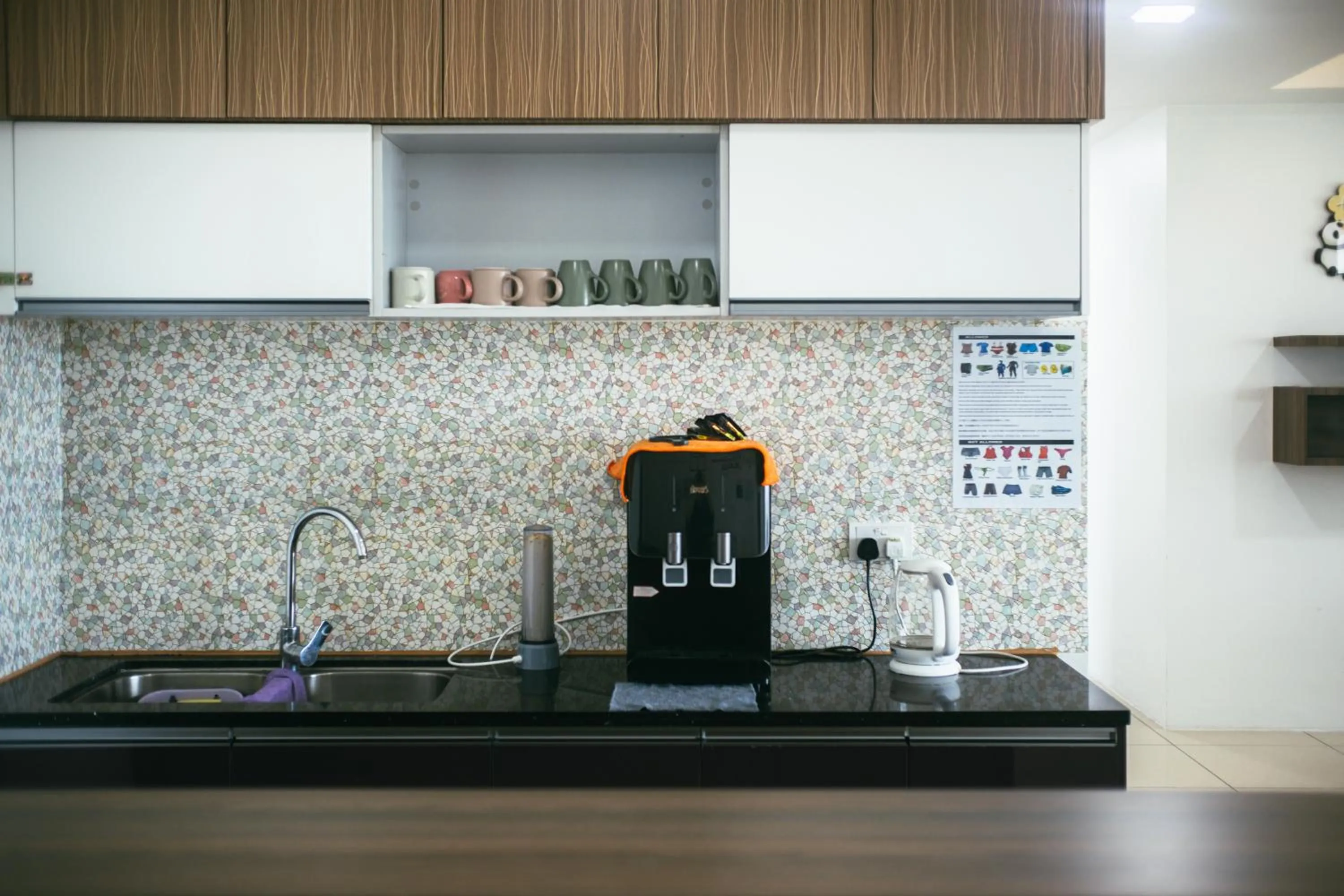 Kitchen or kitchenette in Serene Heights by Evernent