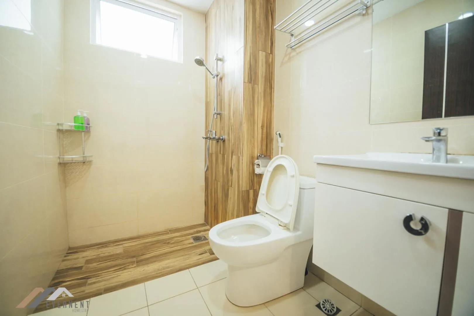 Bathroom in Serene Heights by Evernent