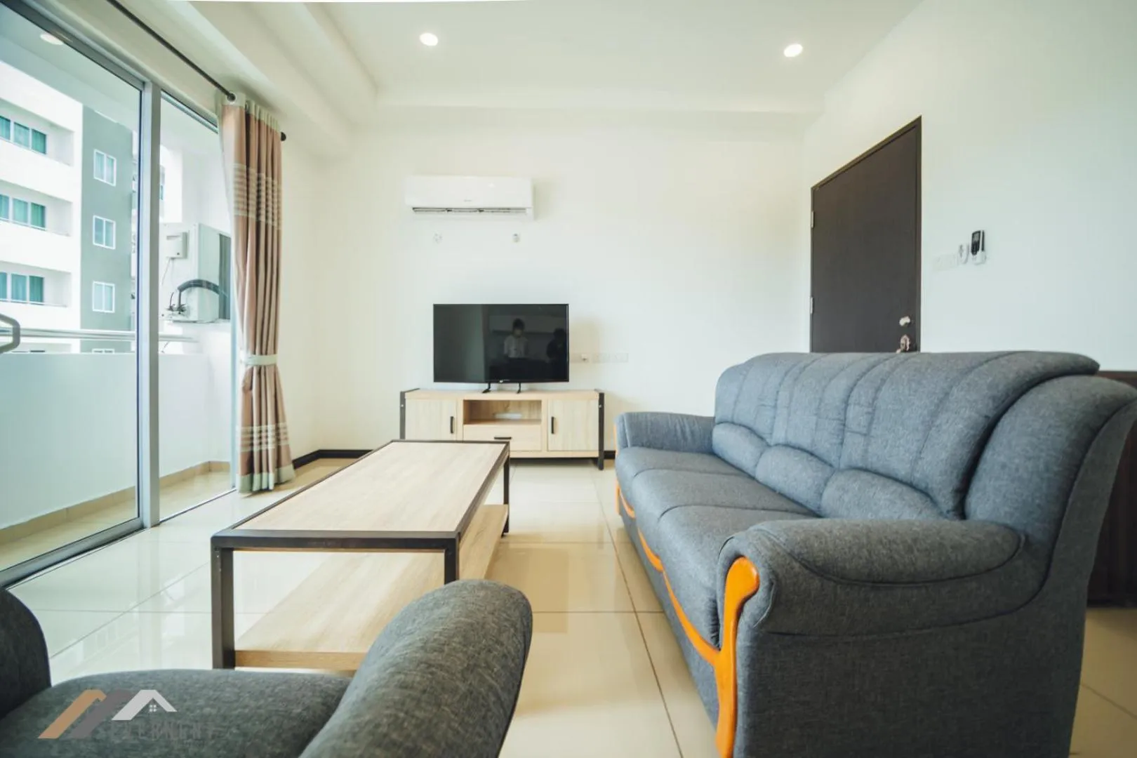 Living room in Serene Heights by Evernent