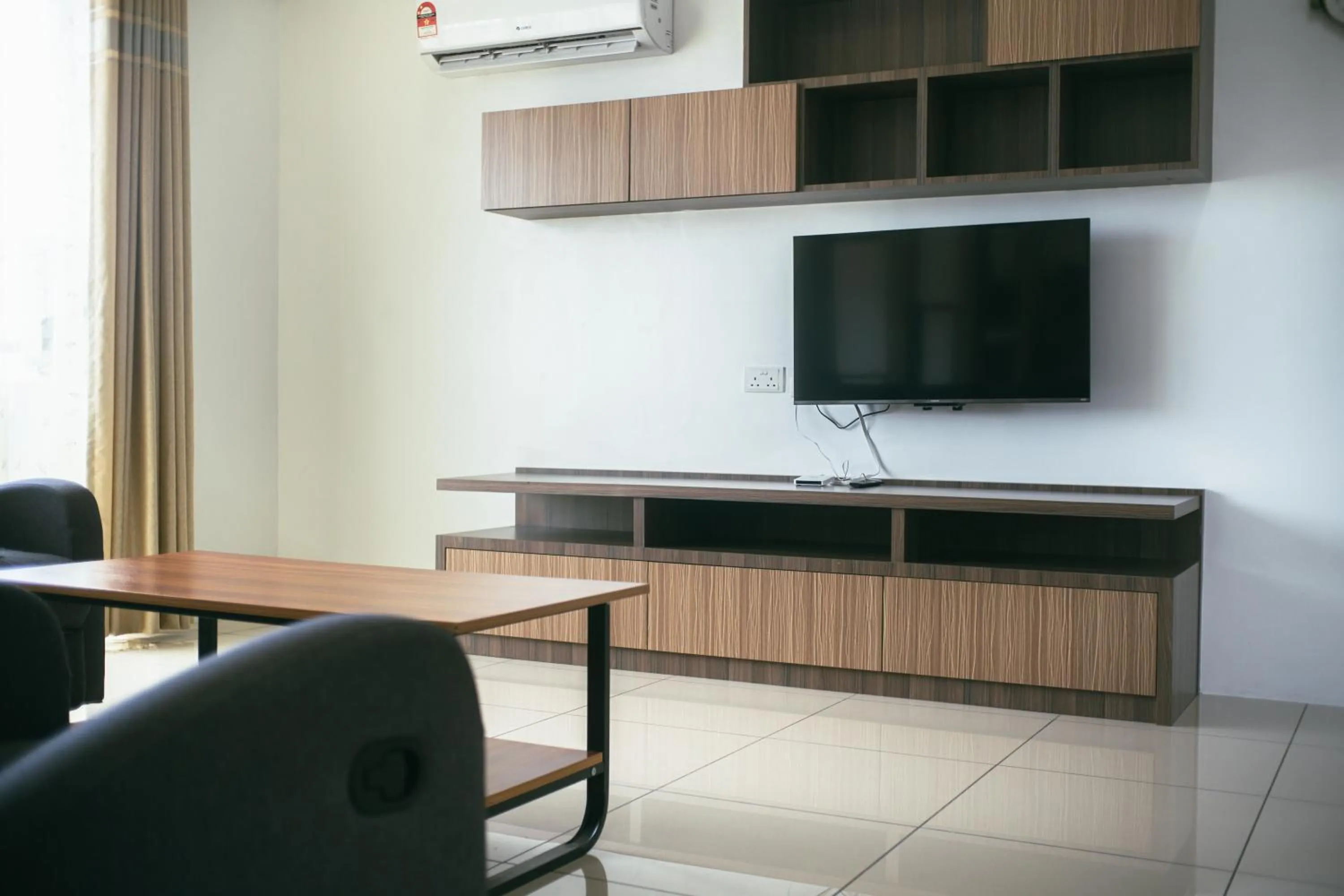 Living room in Serene Heights by Evernent