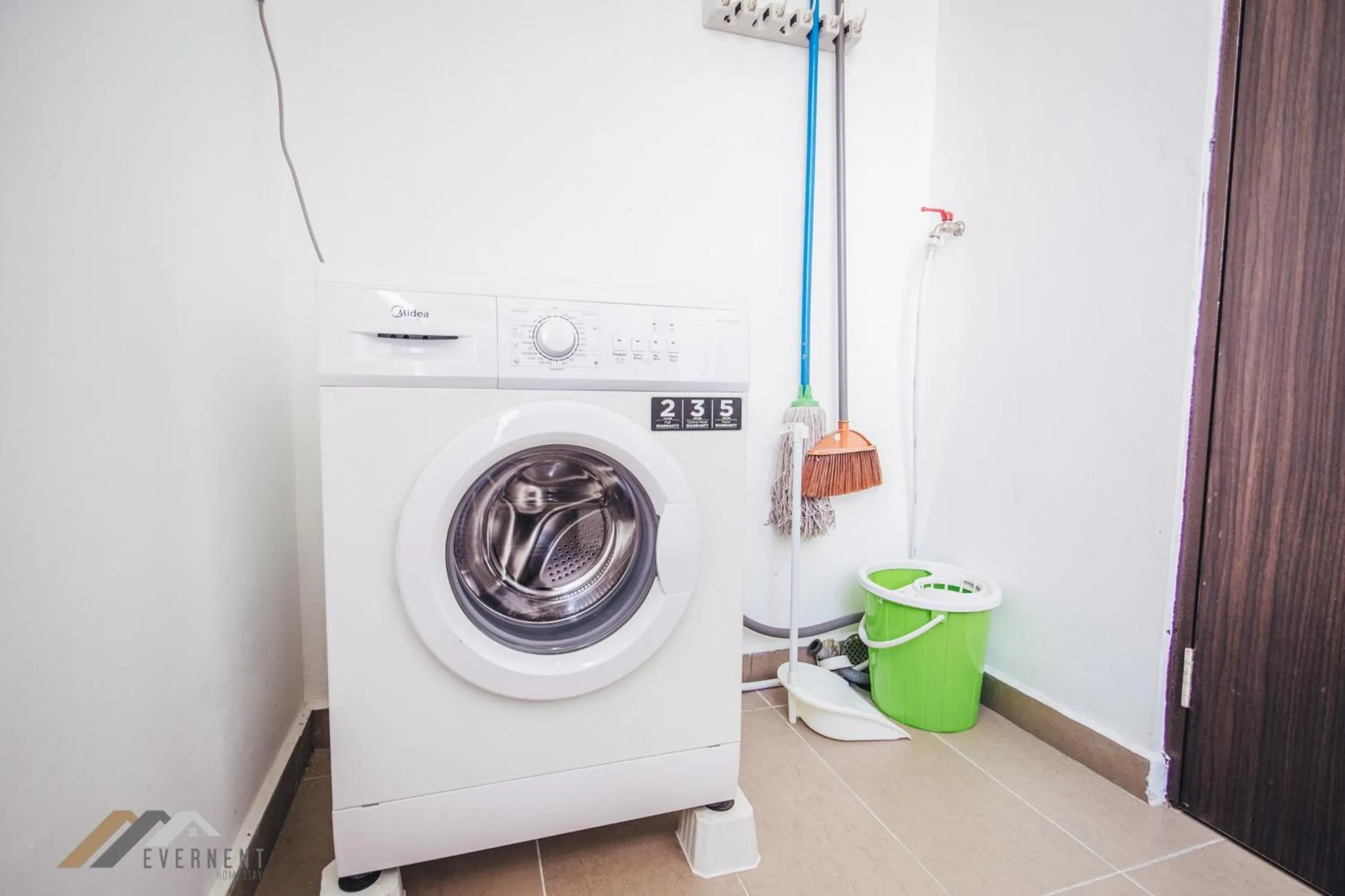 washing machine in Serene Heights by Evernent