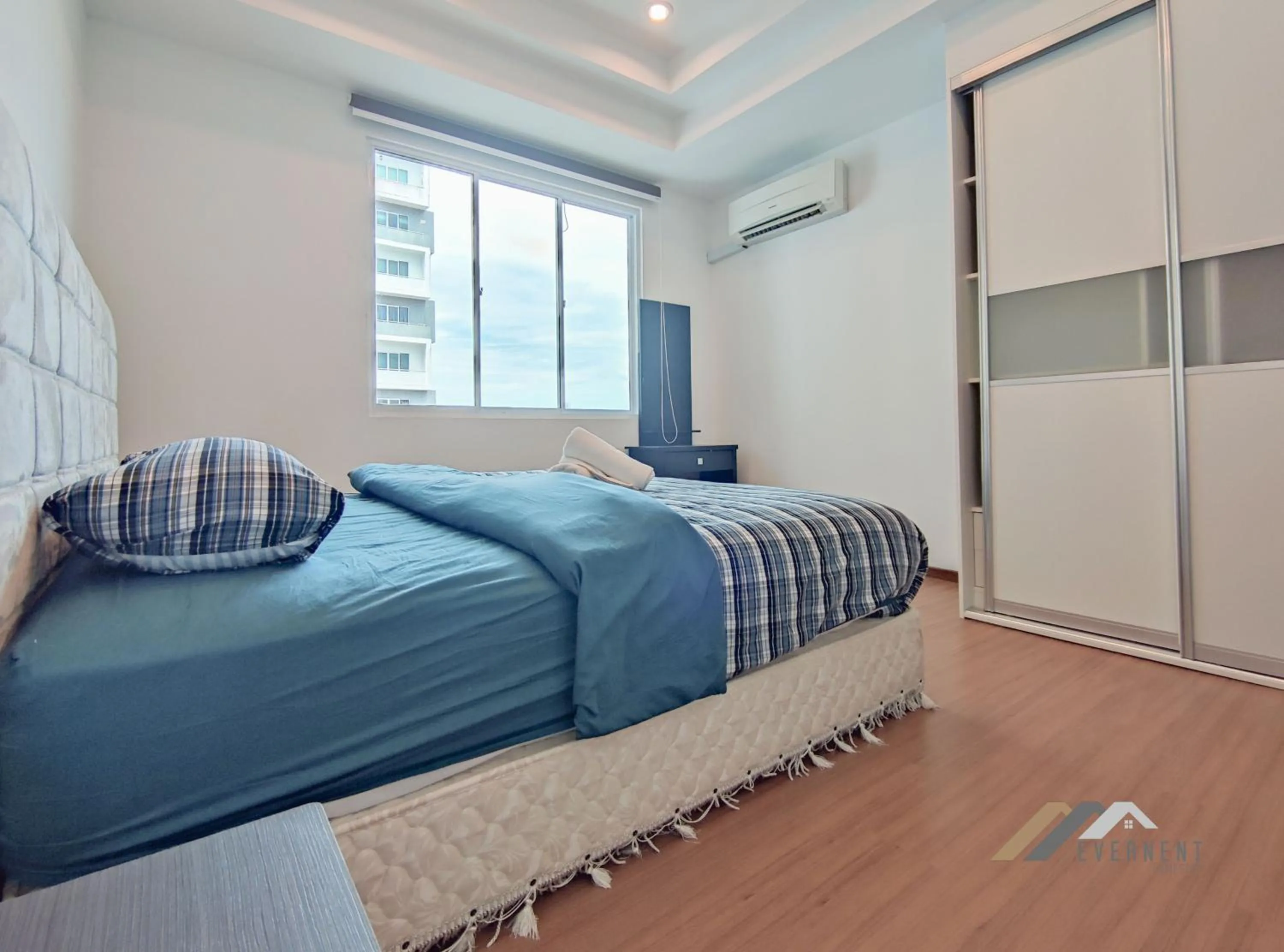 Bed in Serene Heights by Evernent