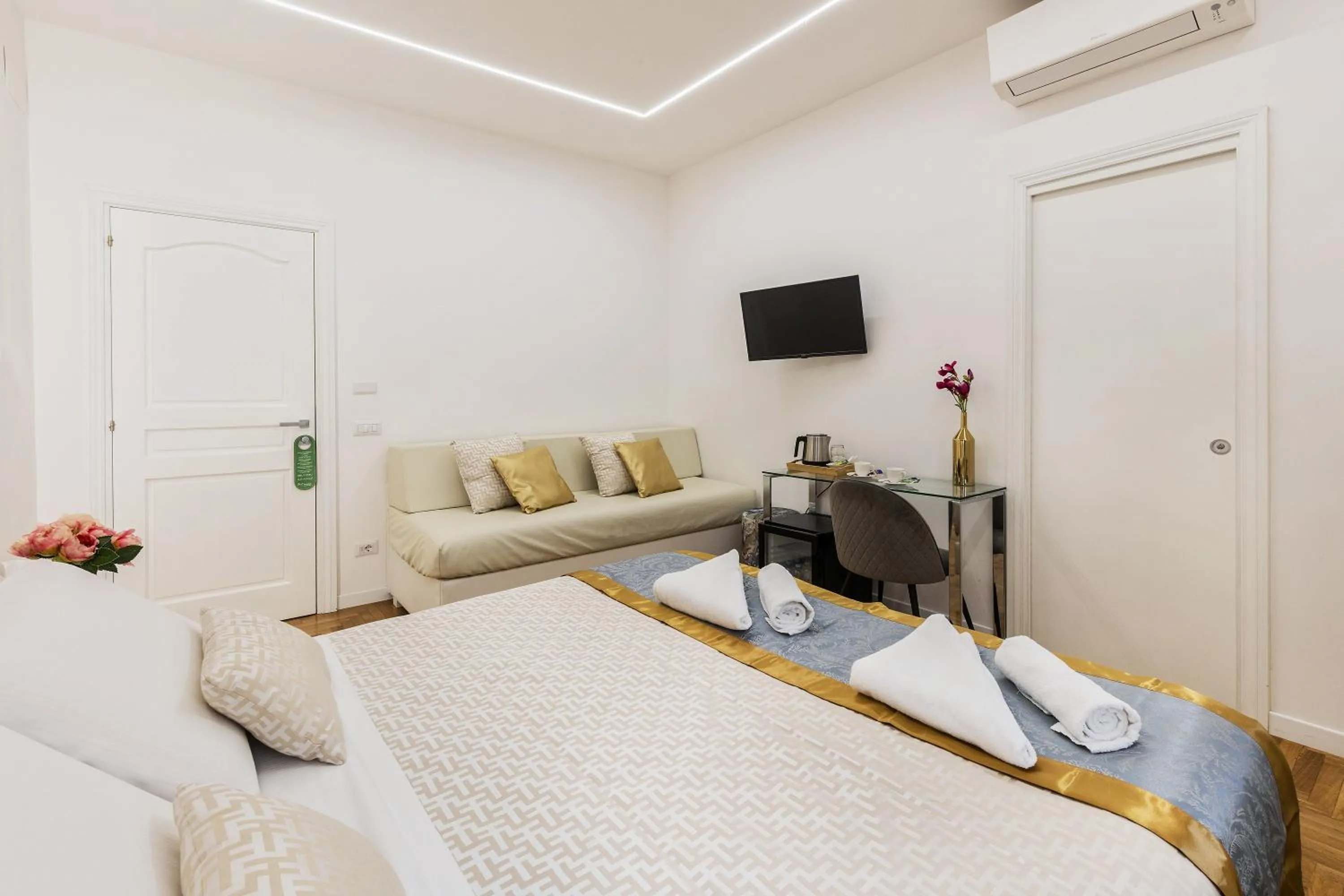 Bed in Navona Central Relais