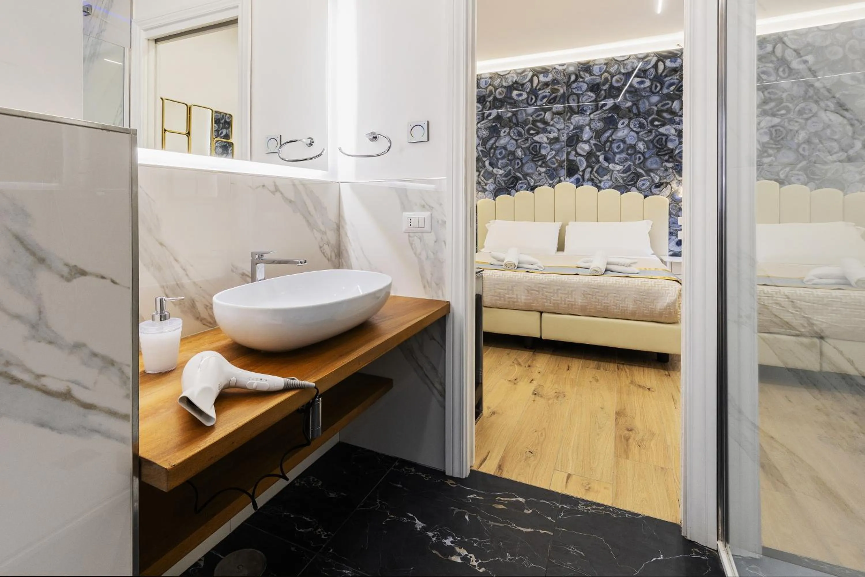 Toilet, Bed in Navona Central Relais