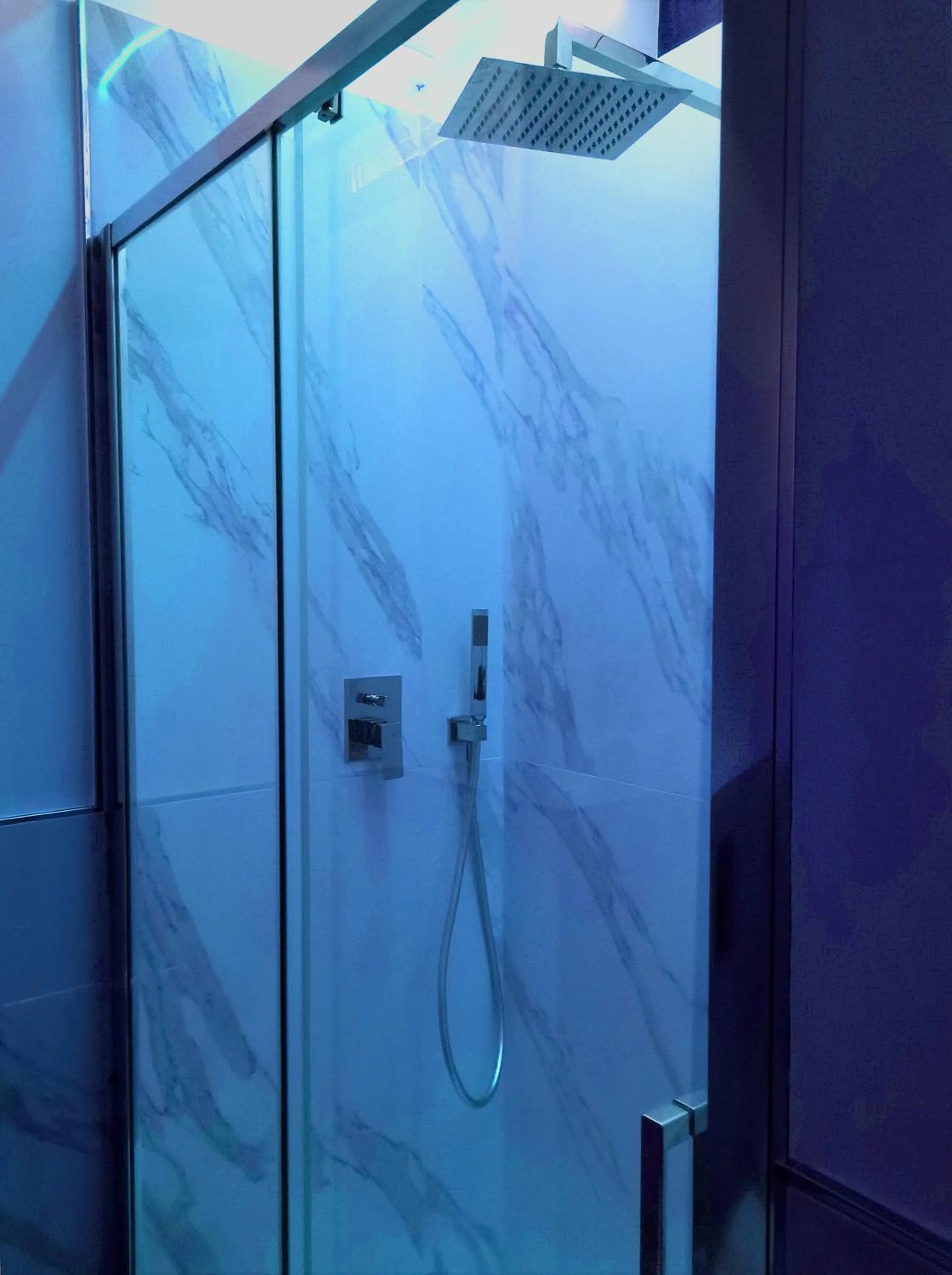 Shower in Navona Central Relais