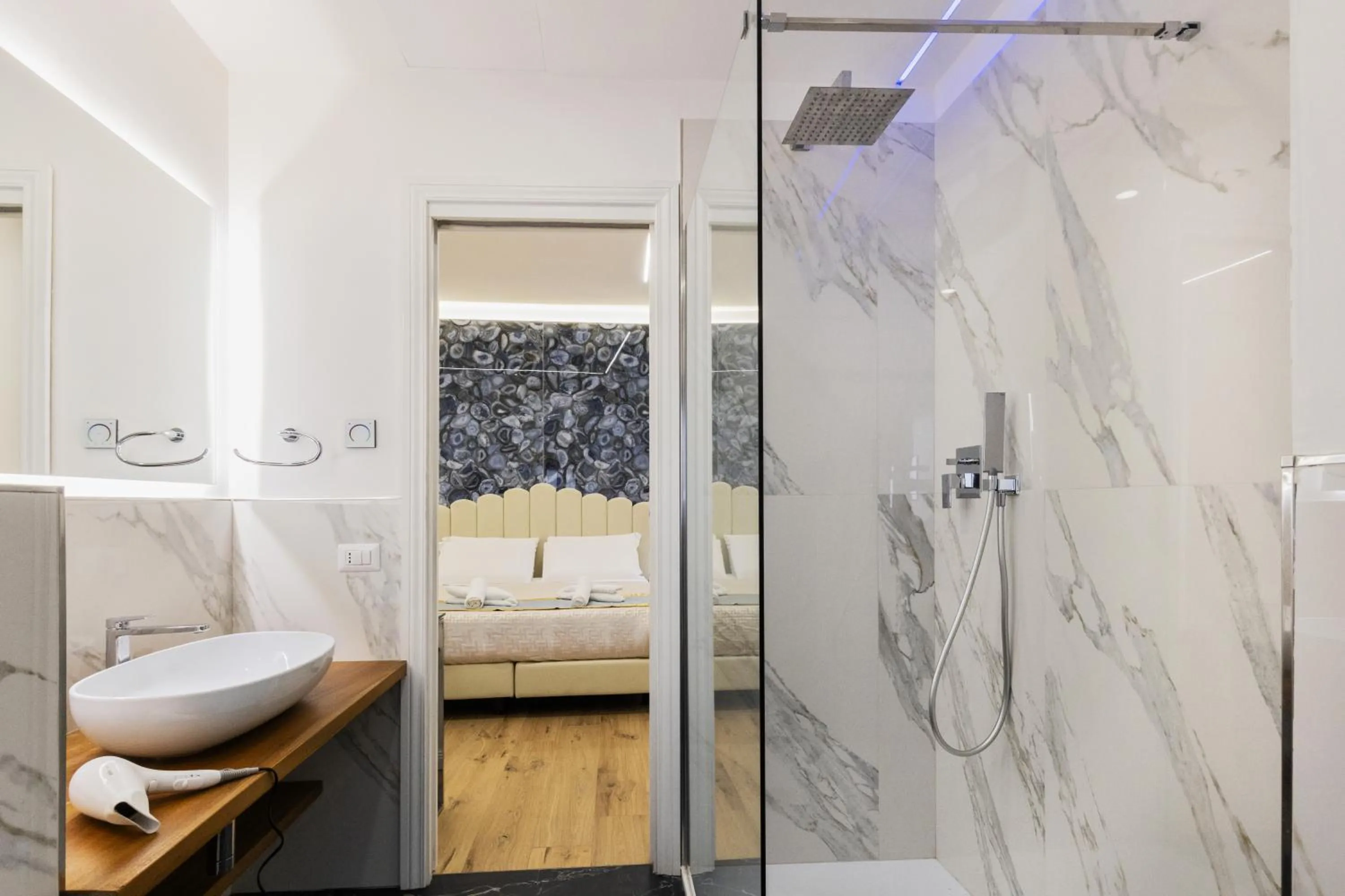 Shower in Navona Central Relais