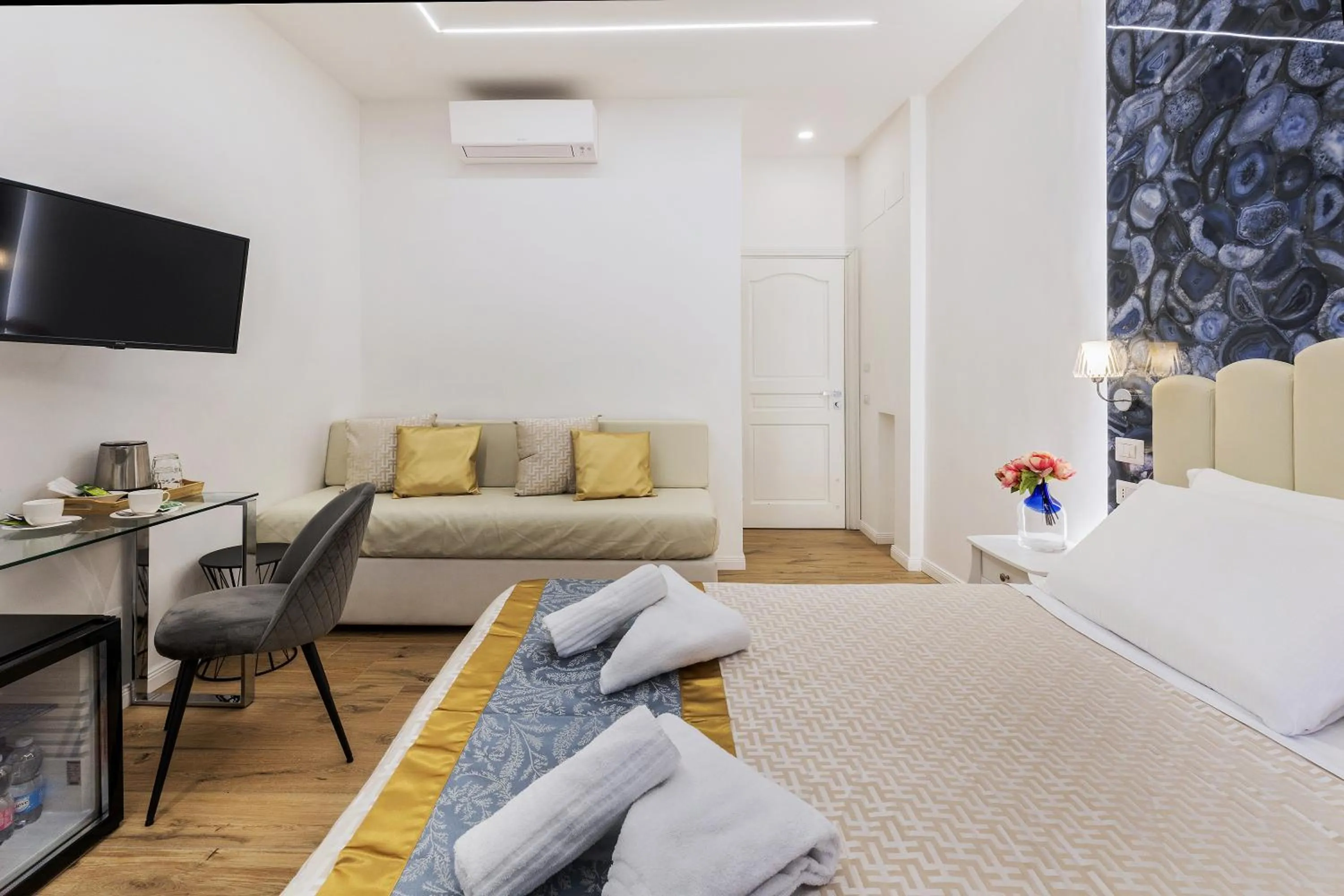 Bed in Navona Central Relais