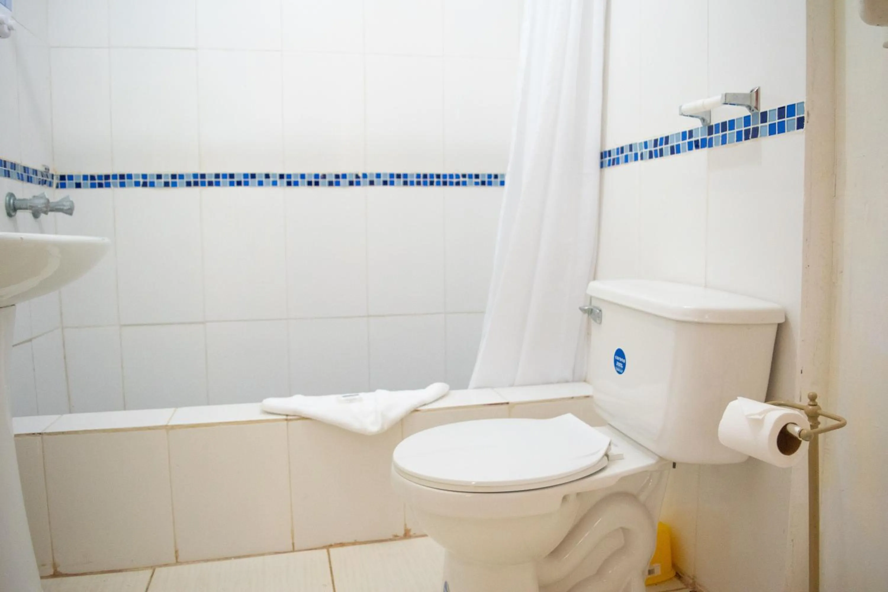 Shower in Sinopia Inn