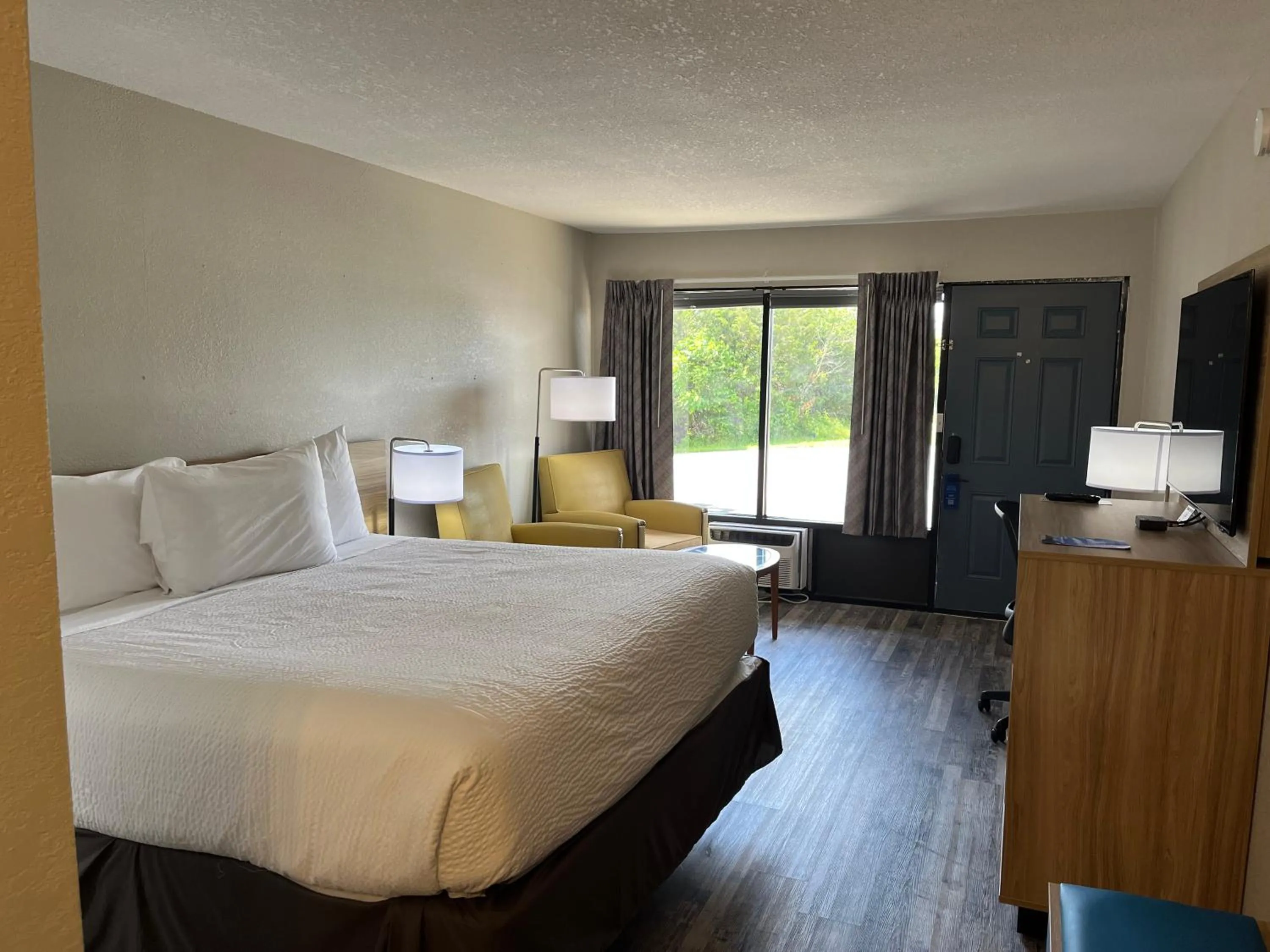 Photo of the whole room, Bed in Days Inn by Wyndham Branson Ozarks