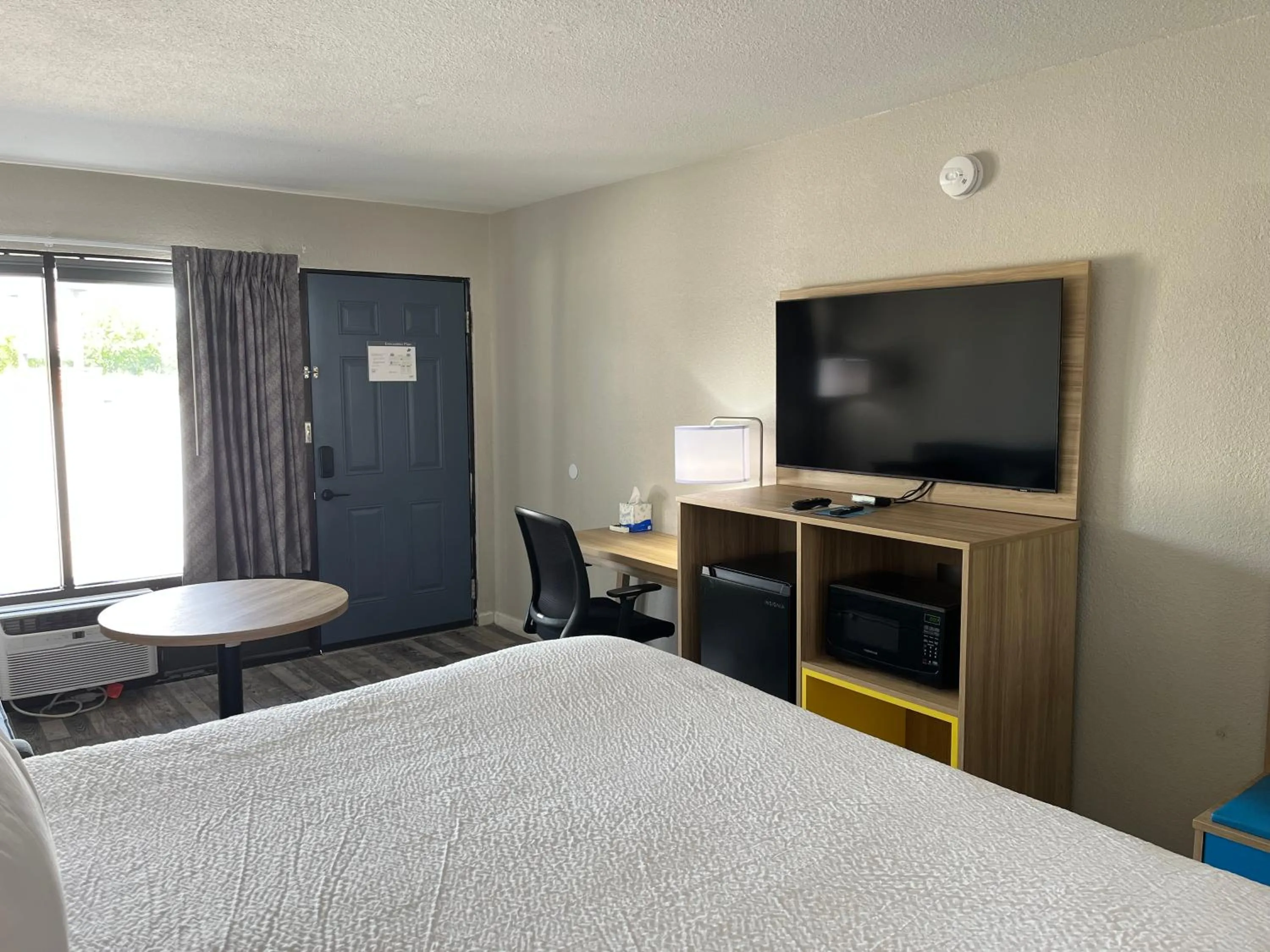 Bed in Days Inn by Wyndham Branson Ozarks