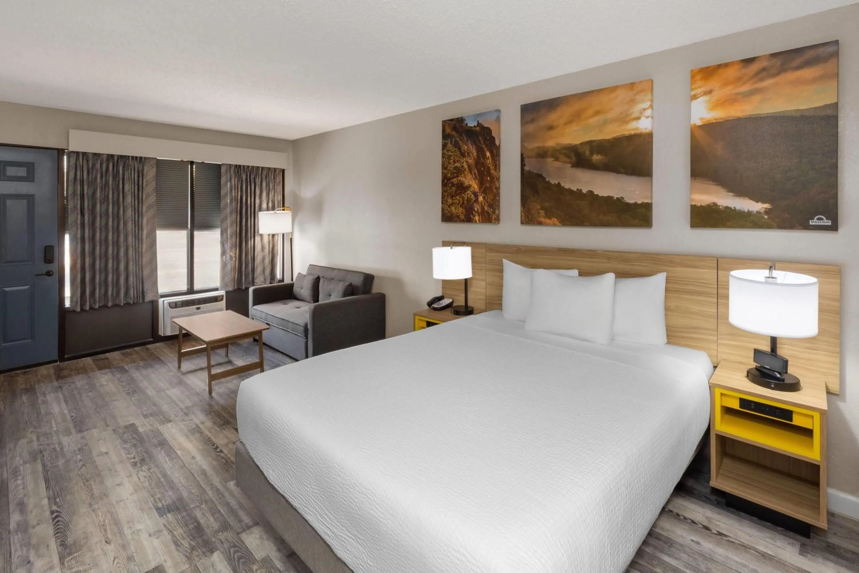 Photo of the whole room, Bed in Days Inn by Wyndham Branson Ozarks