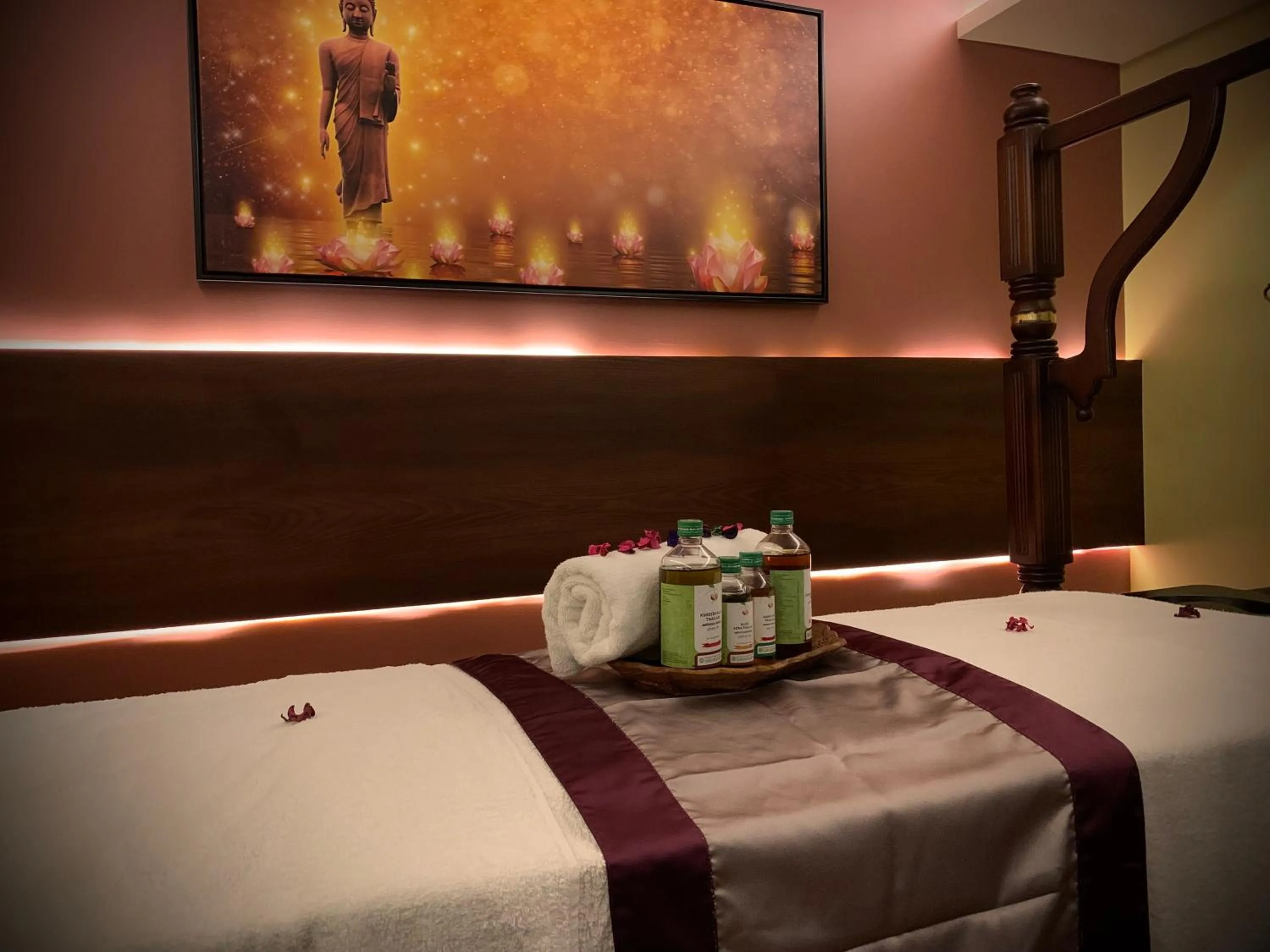 Massage, Bed in Retrieve Health & Wellness