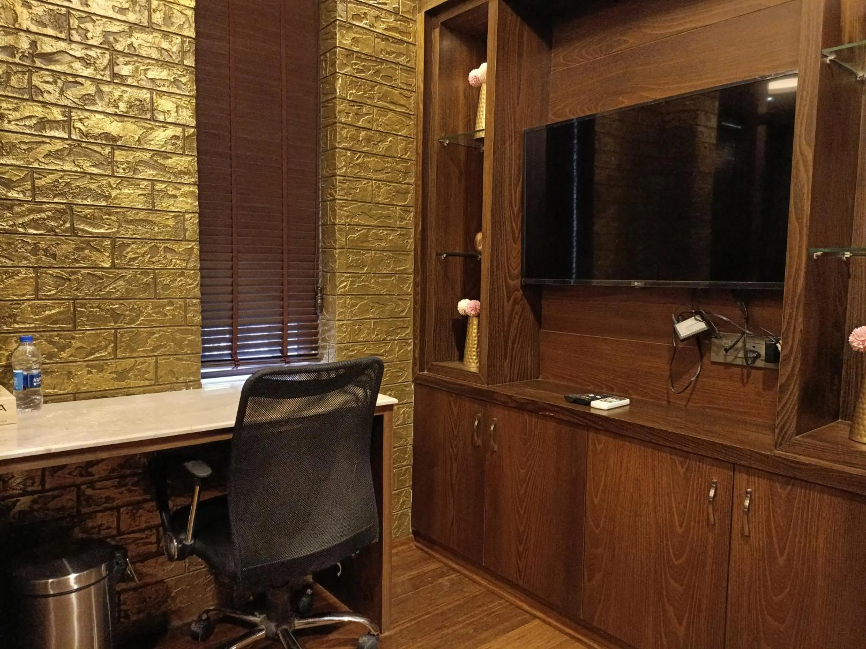 hair dresser in Retrieve Health & Wellness