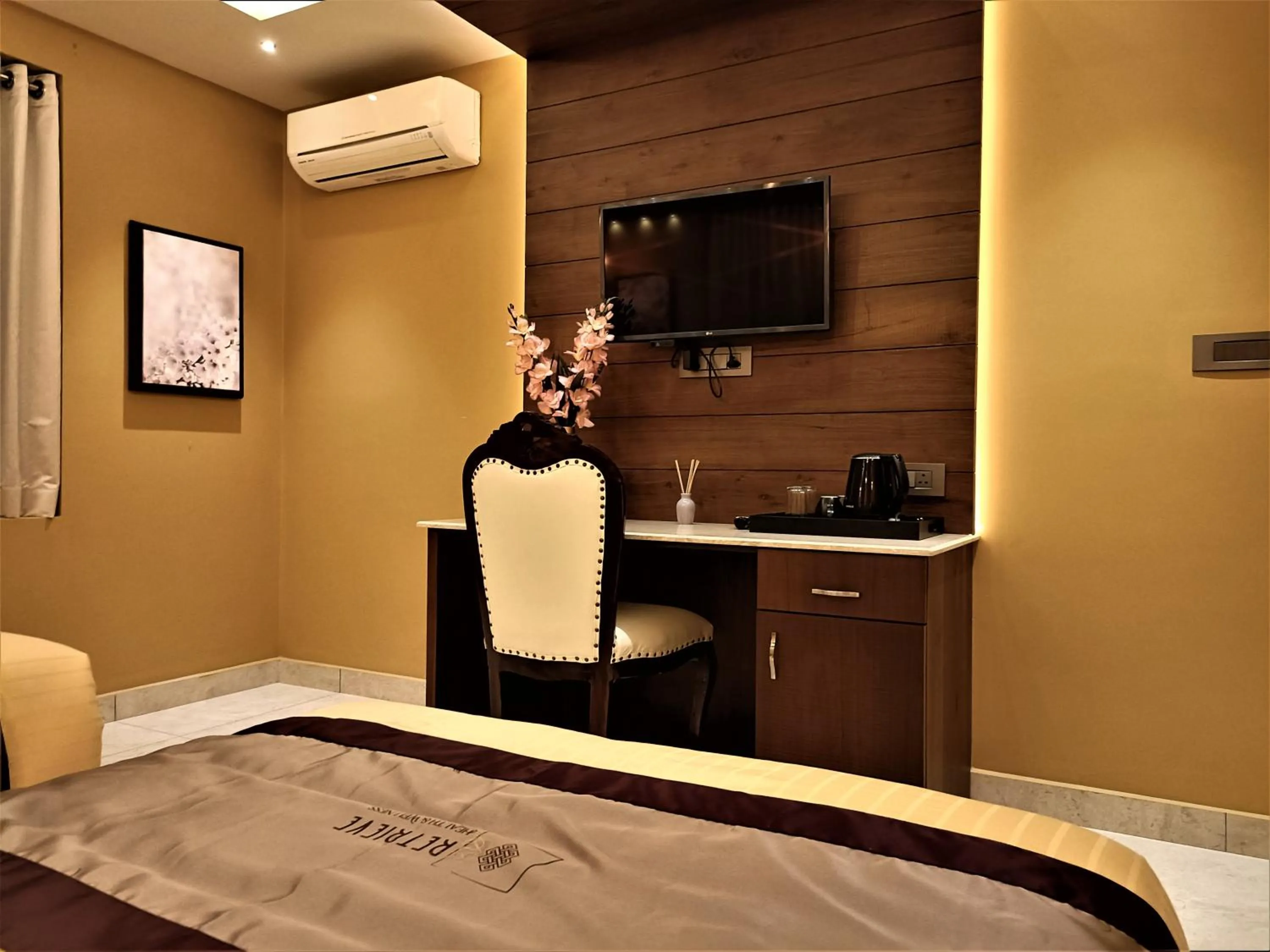 TV and multimedia, Bed in Retrieve Health & Wellness