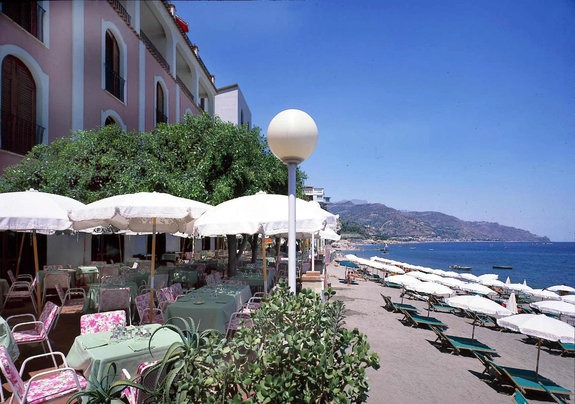 Restaurant/places to eat in Hotel Lido Mediterranee