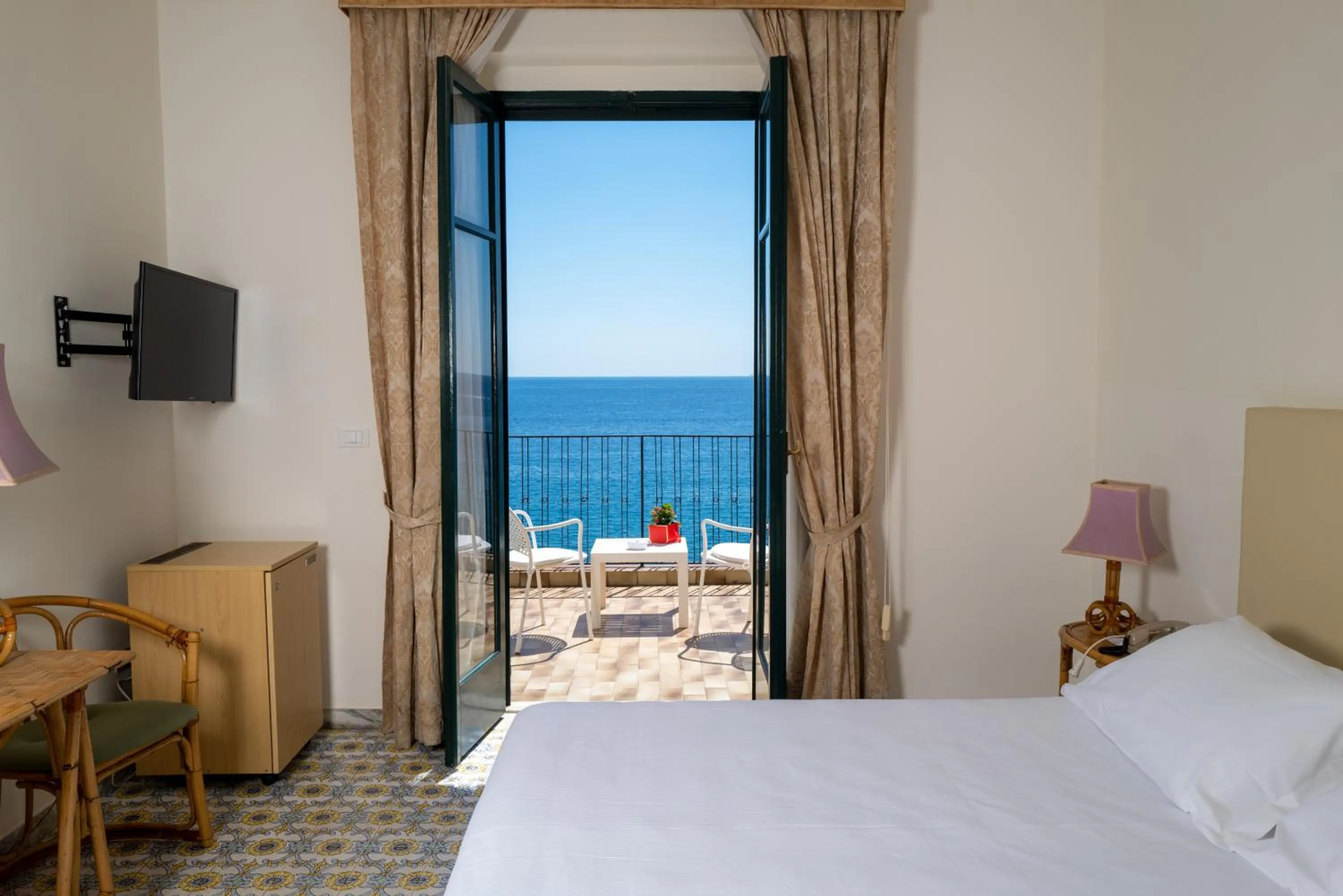 Balcony/Terrace, Bed in Hotel Lido Mediterranee