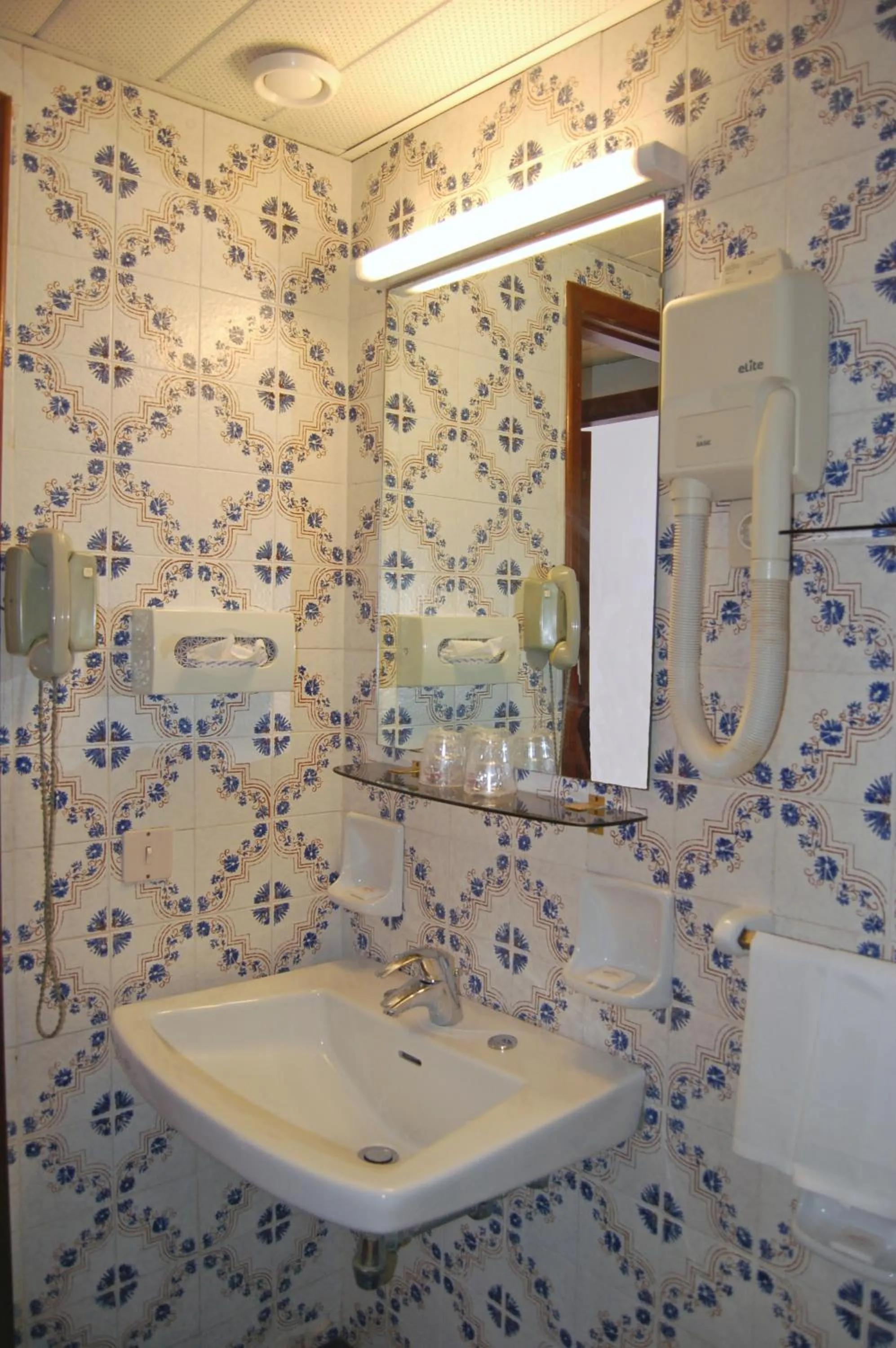 Bathroom in Hotel Lido Mediterranee