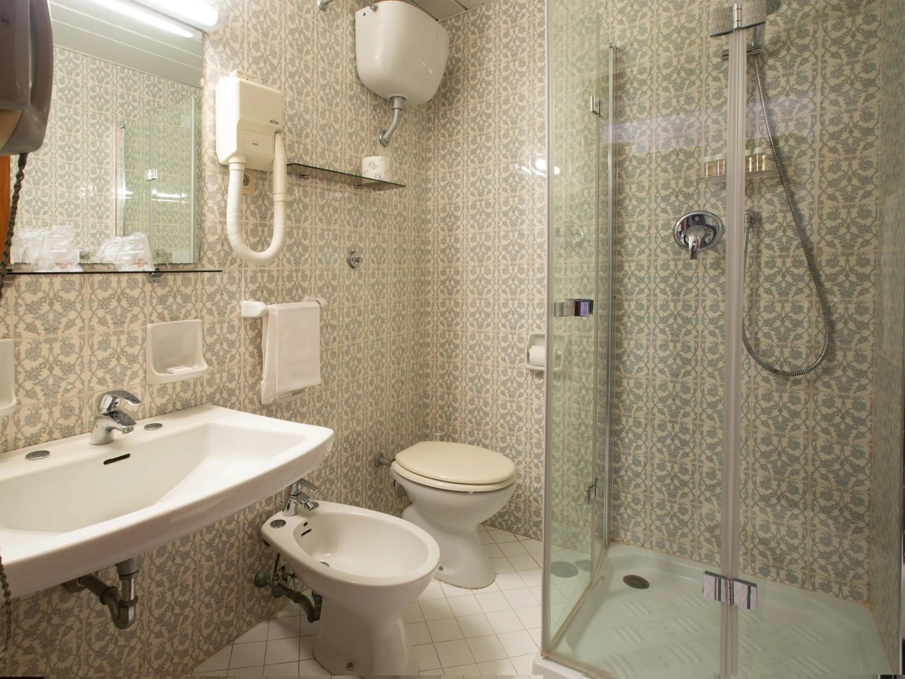 Shower in Hotel Lido Mediterranee