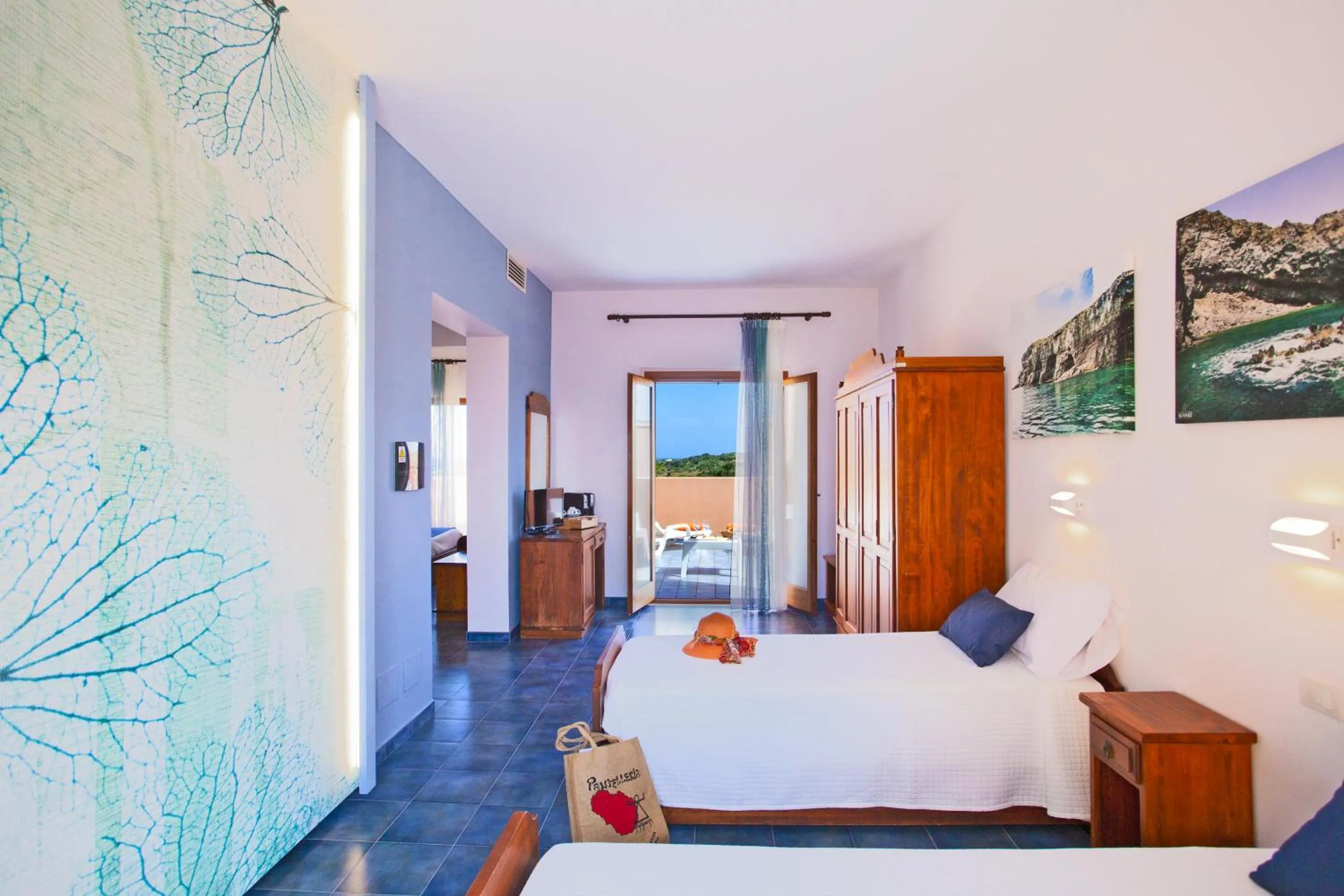 Coffee/tea facilities, Bed in Pantelleria Resort