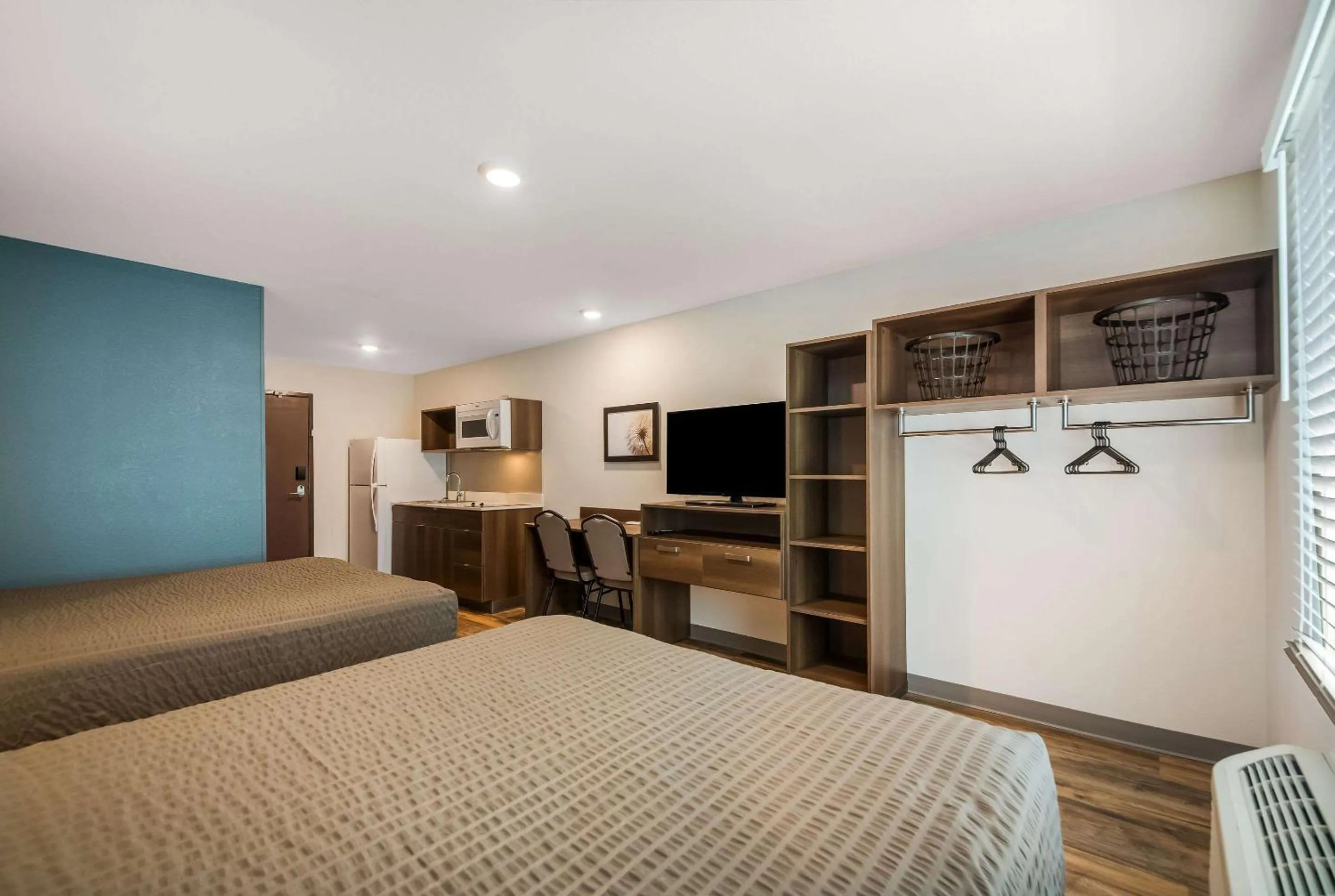 Photo of the whole room, Bed in WoodSpring Suites Inverness