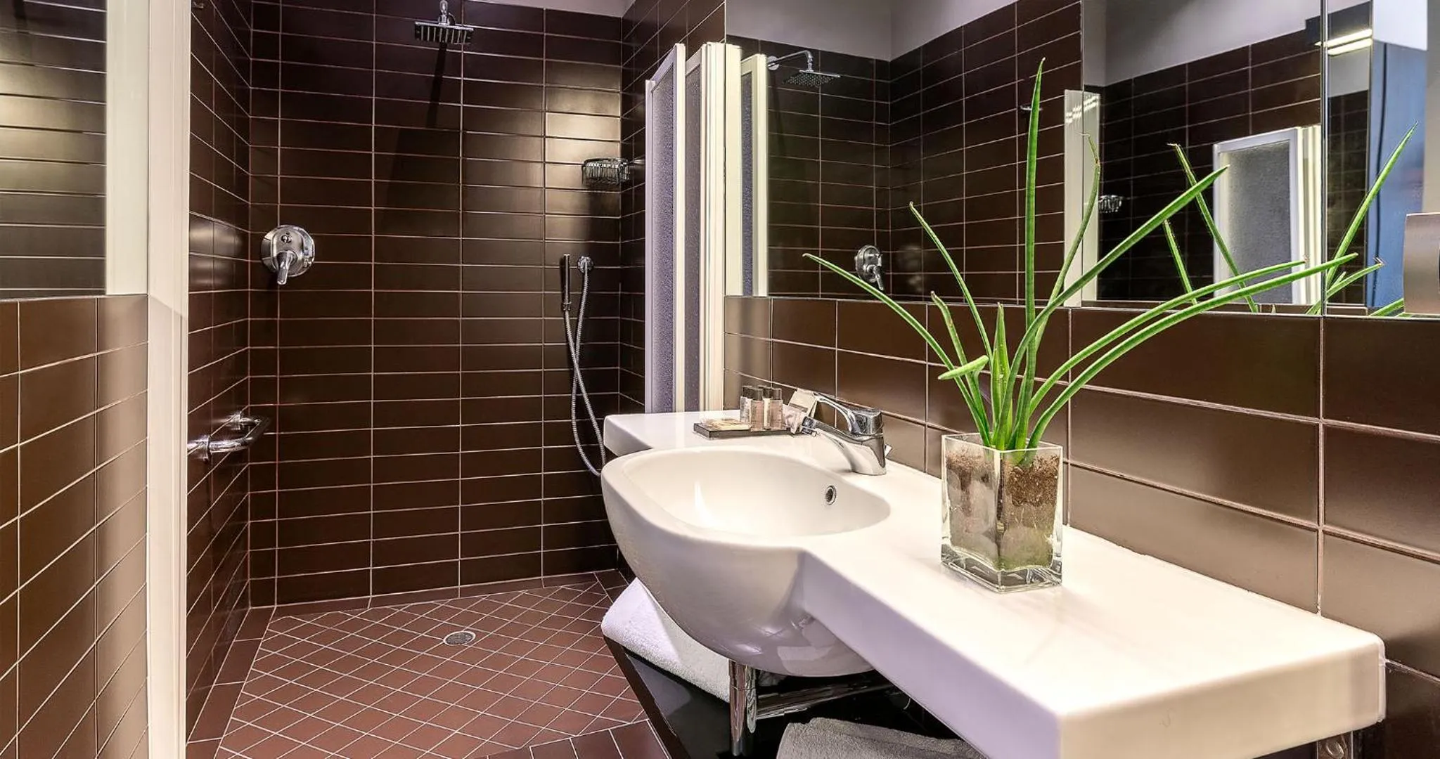 Bathroom in Victoria Palace Hotel