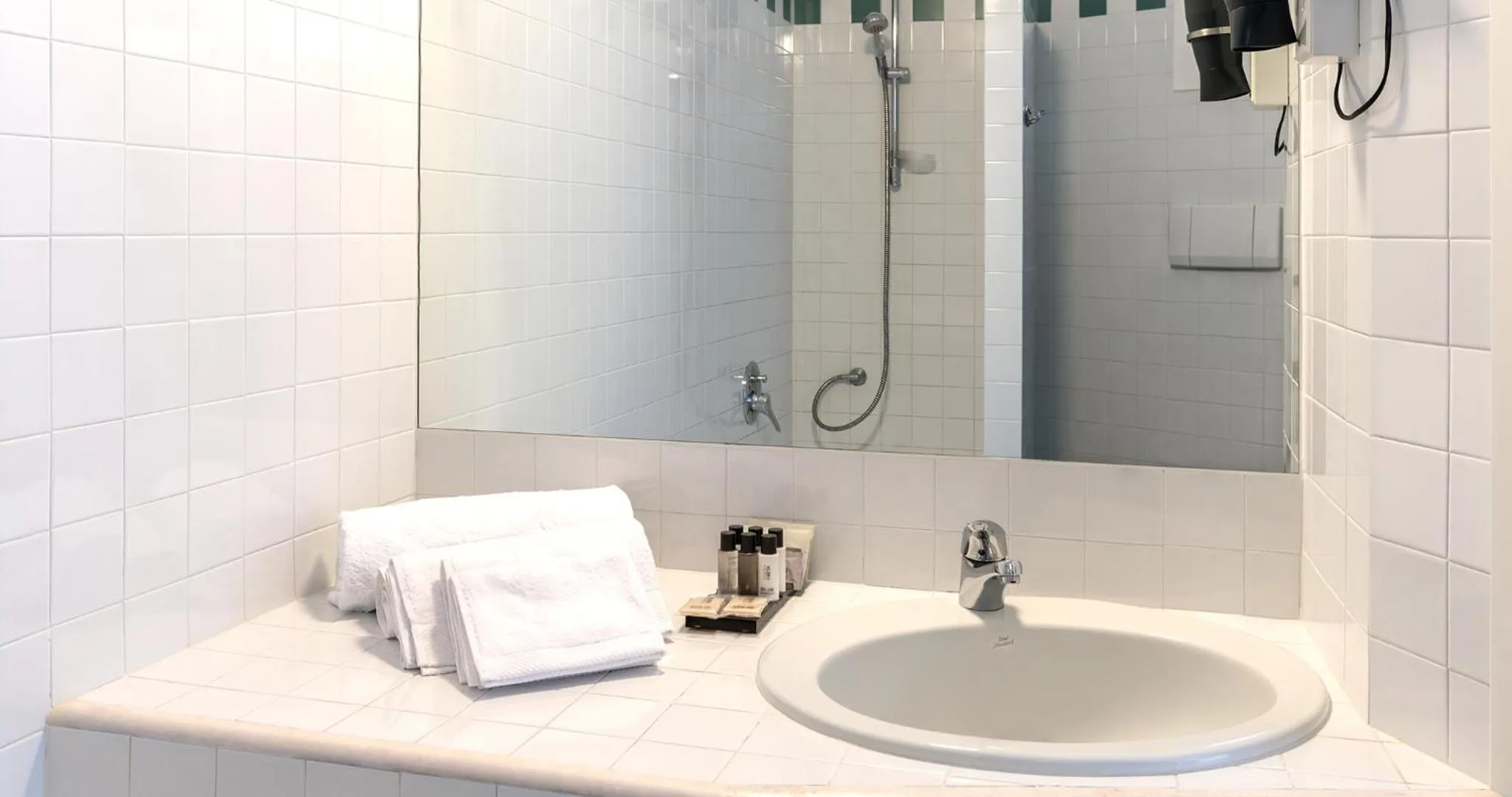 Bathroom in Victoria Palace Hotel