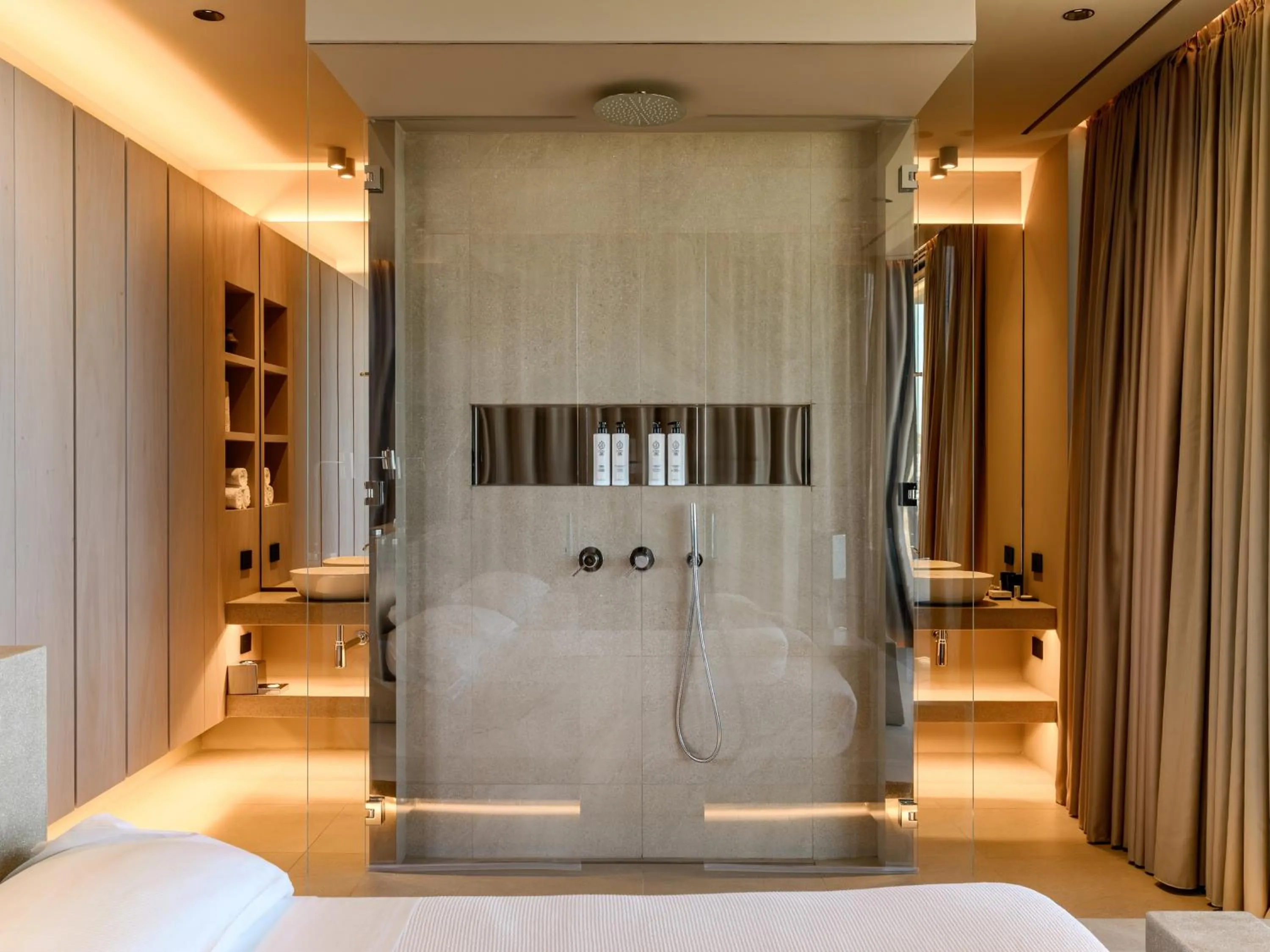 Shower in Victoria Palace Hotel