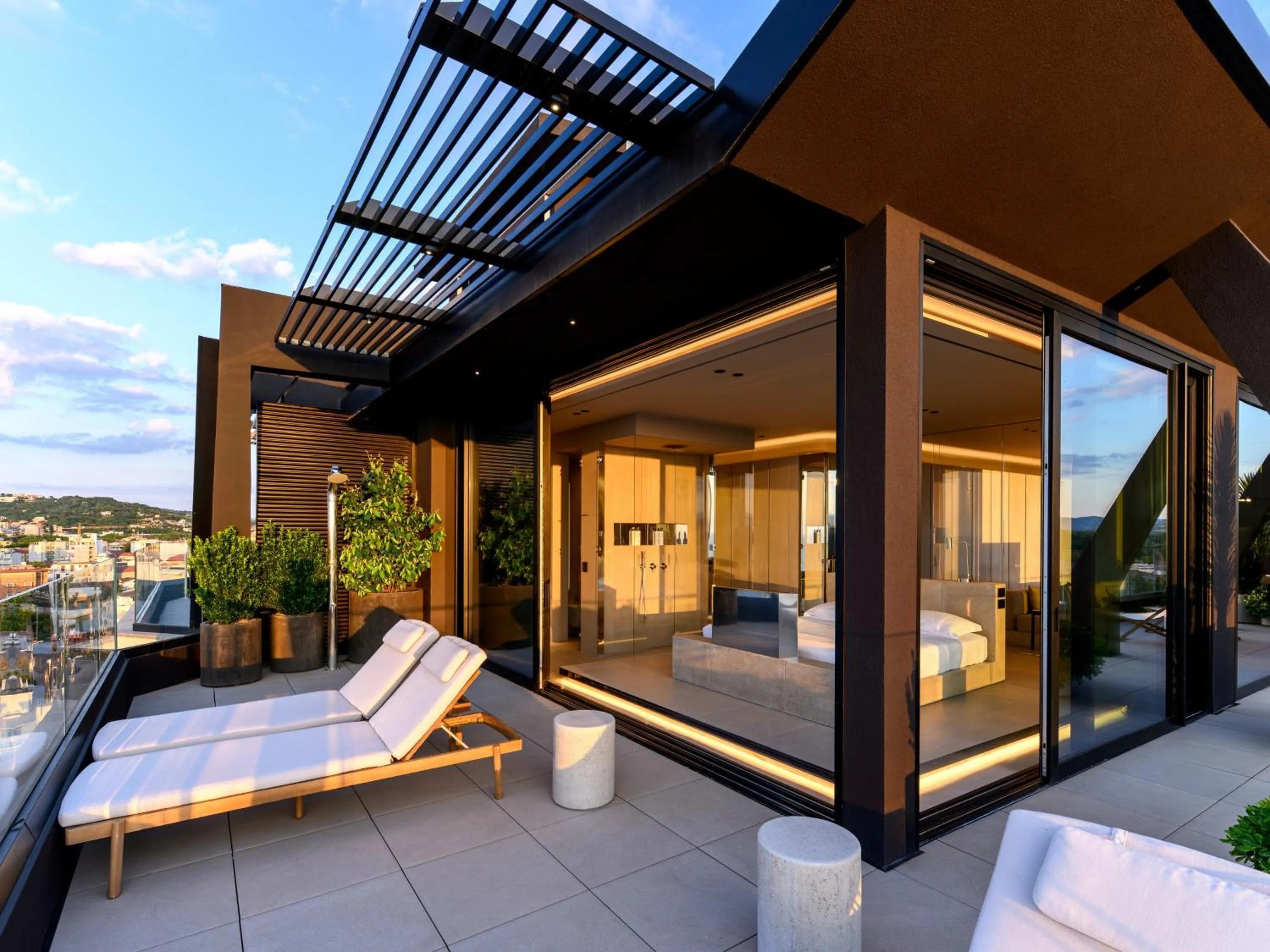 Shower in Victoria Palace Hotel