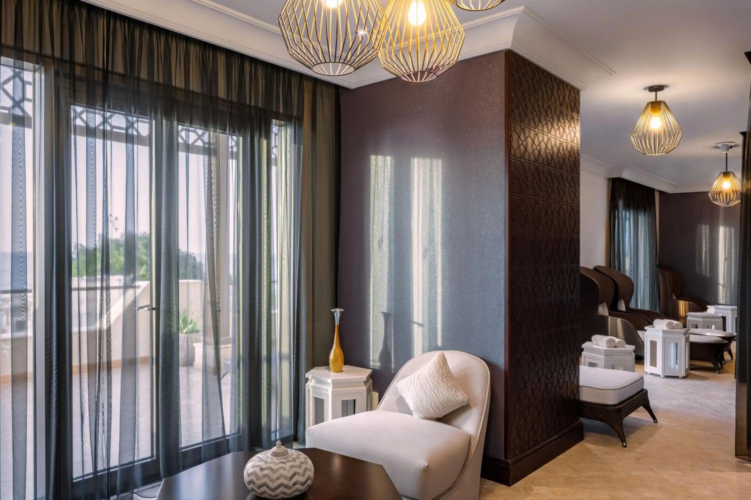 Lounge or bar, Bed in Ajman Saray, a Luxury Collection Resort, Ajman