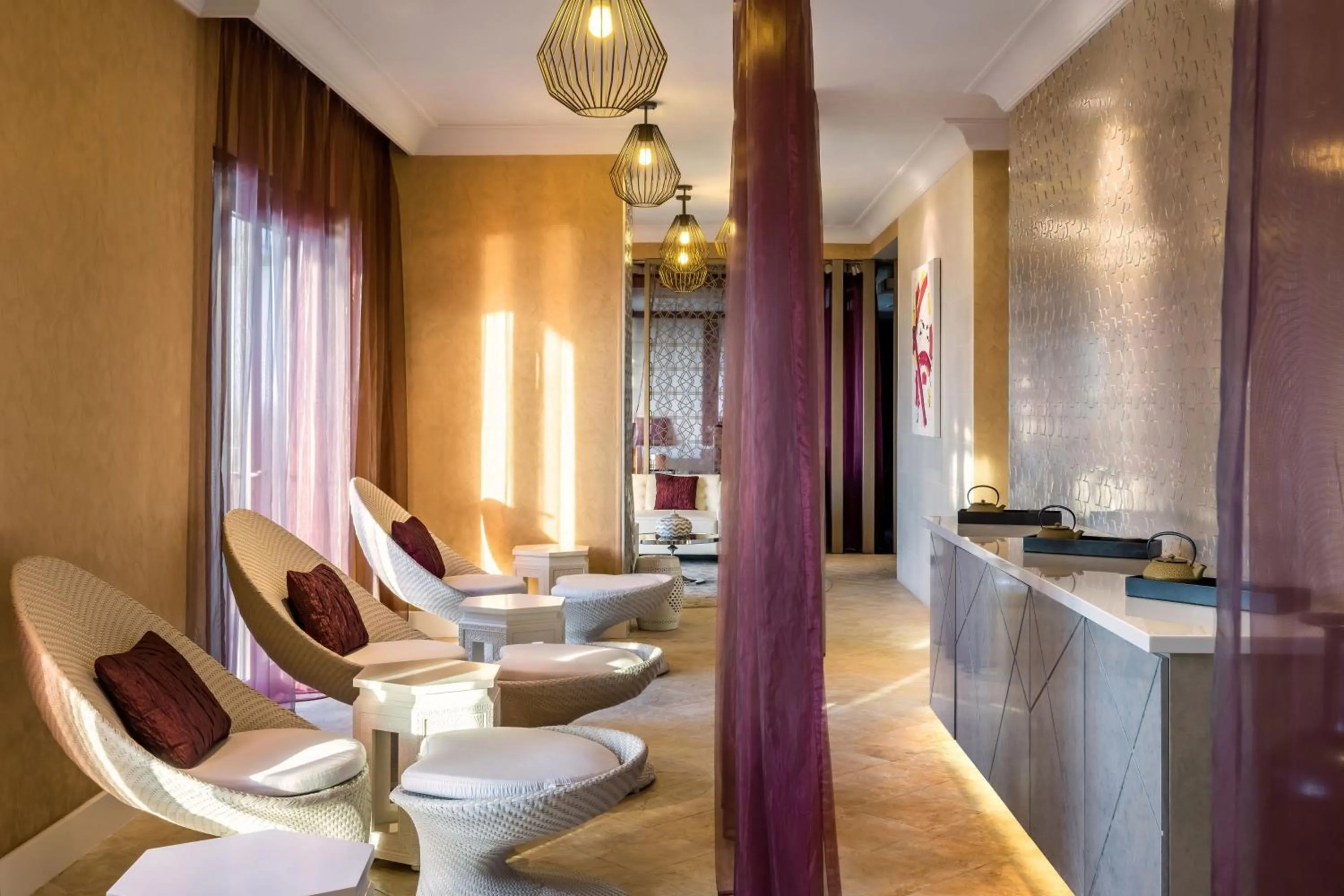 Lounge or bar in Ajman Saray, a Luxury Collection Resort, Ajman