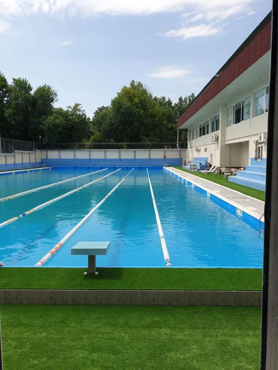Swimming pool in Grand Avenue Hotel