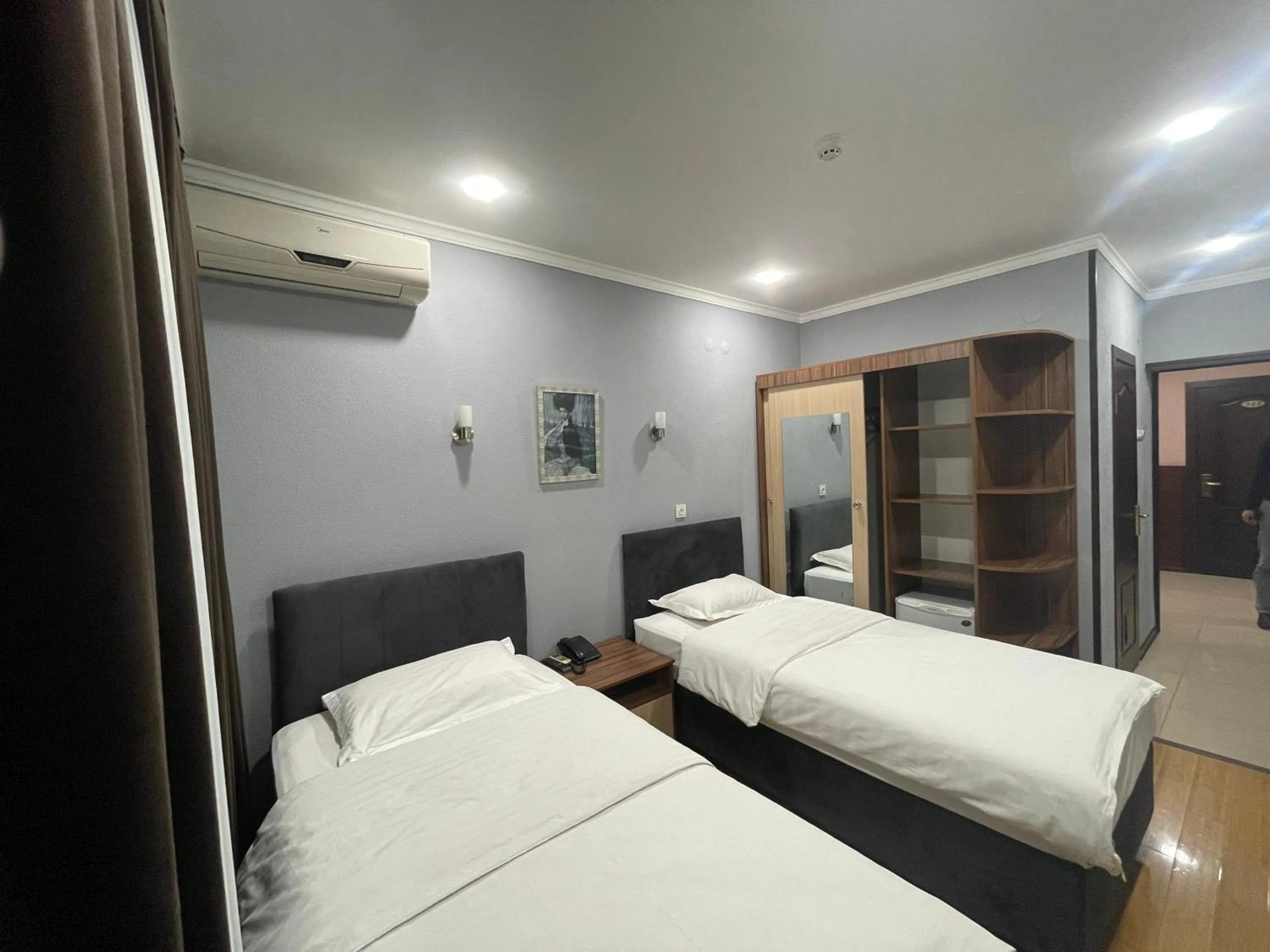 Bed in Grand Avenue Hotel