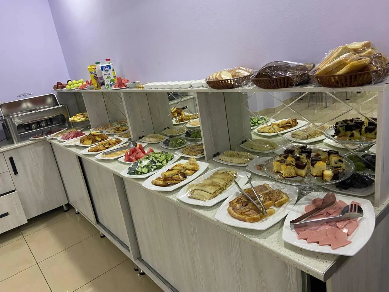 Buffet breakfast in Grand Avenue Hotel