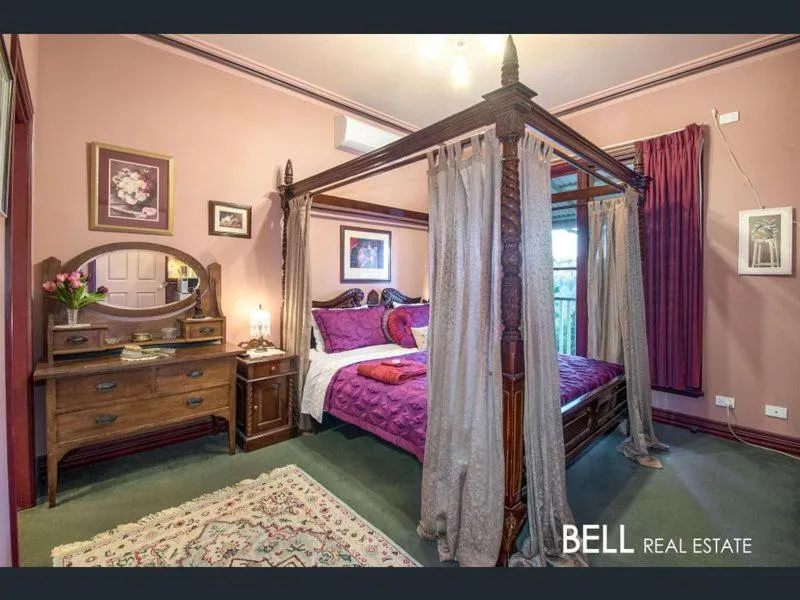 Deluxe King Room in Rustic Refuge Guesthouse