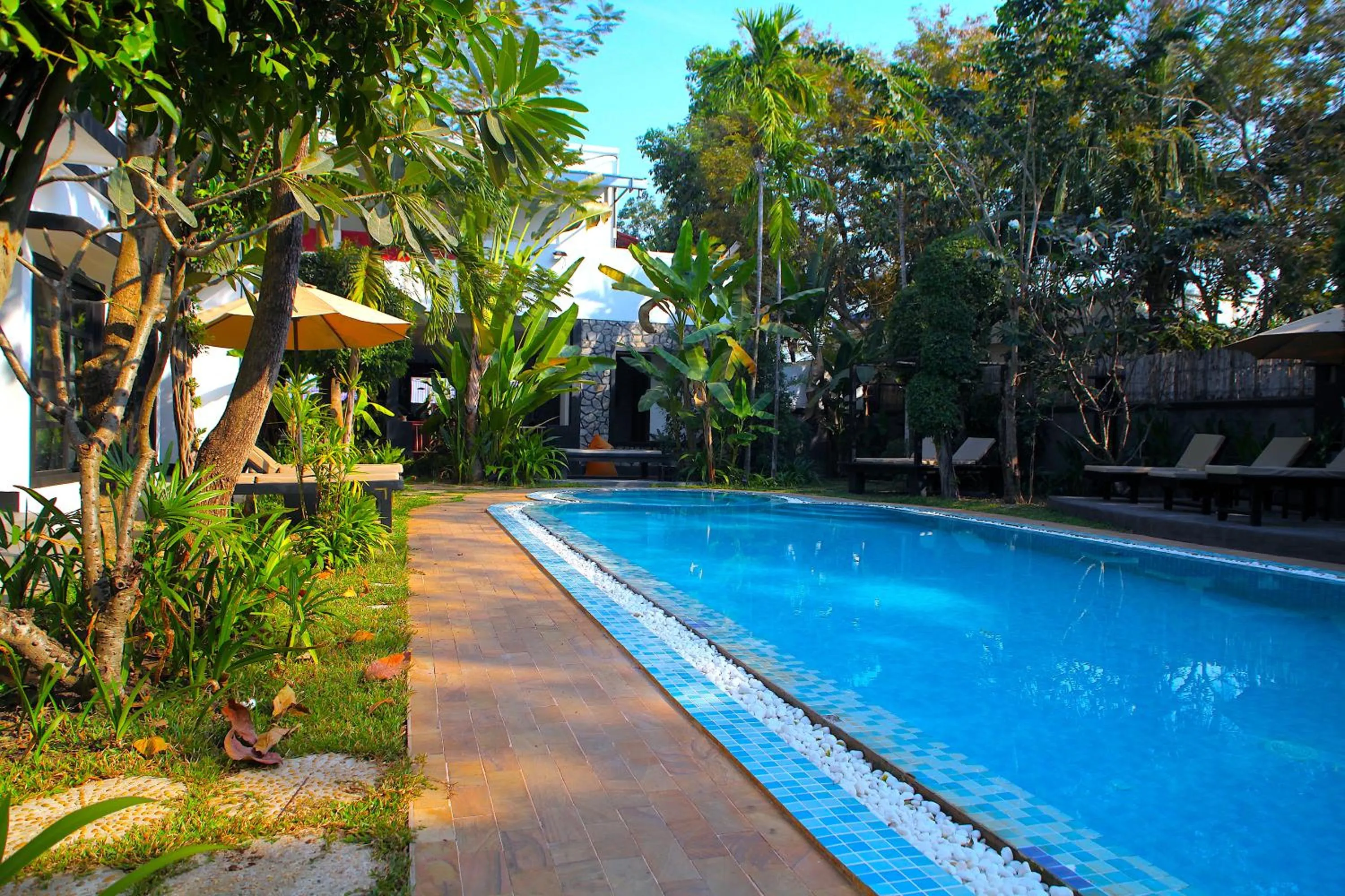Swimming pool in Prana Hotel