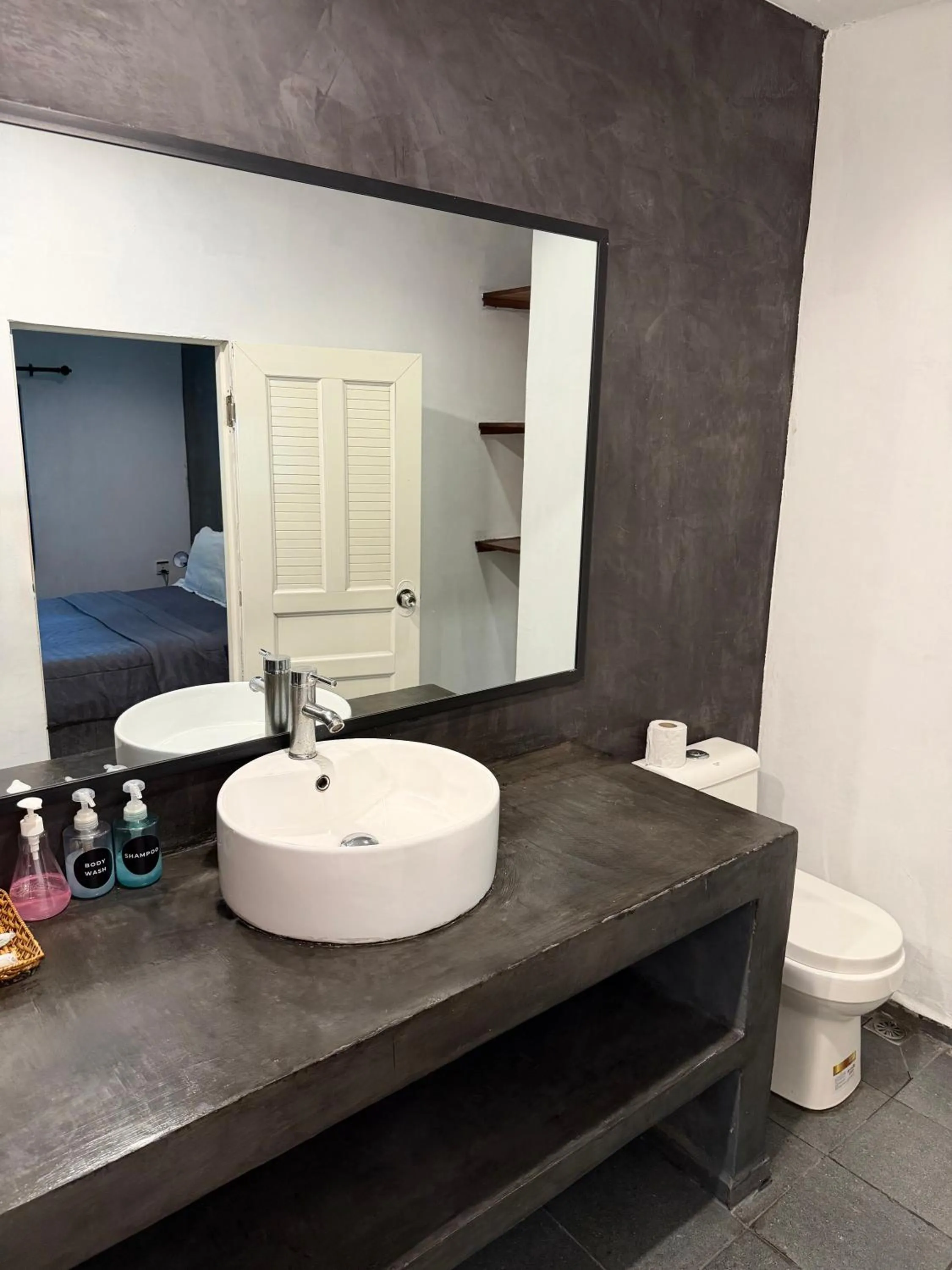 Toilet in Prana Hotel