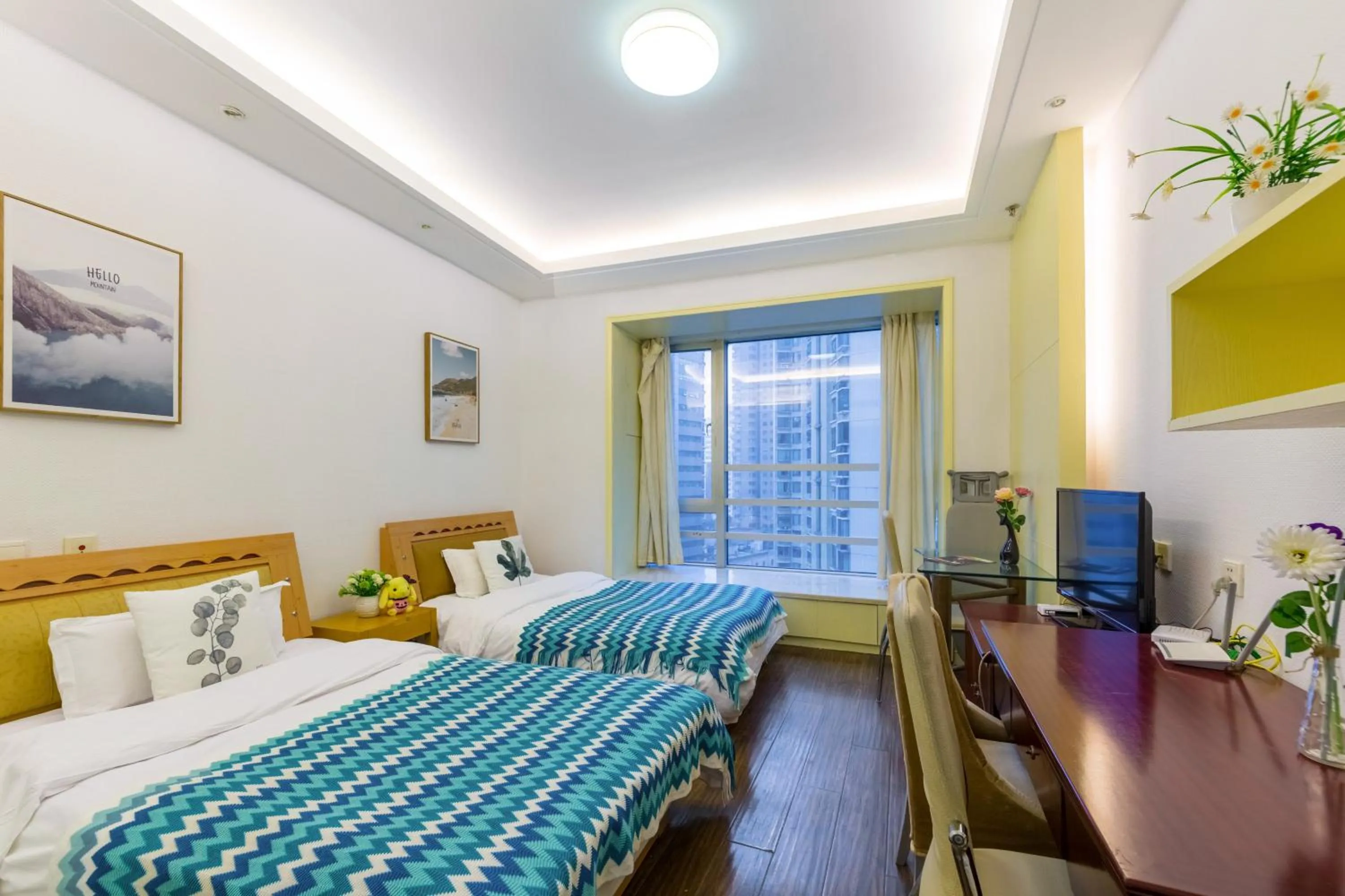 Photo of the whole room, Bed in Shanghai Jiarong Hotel Apartment