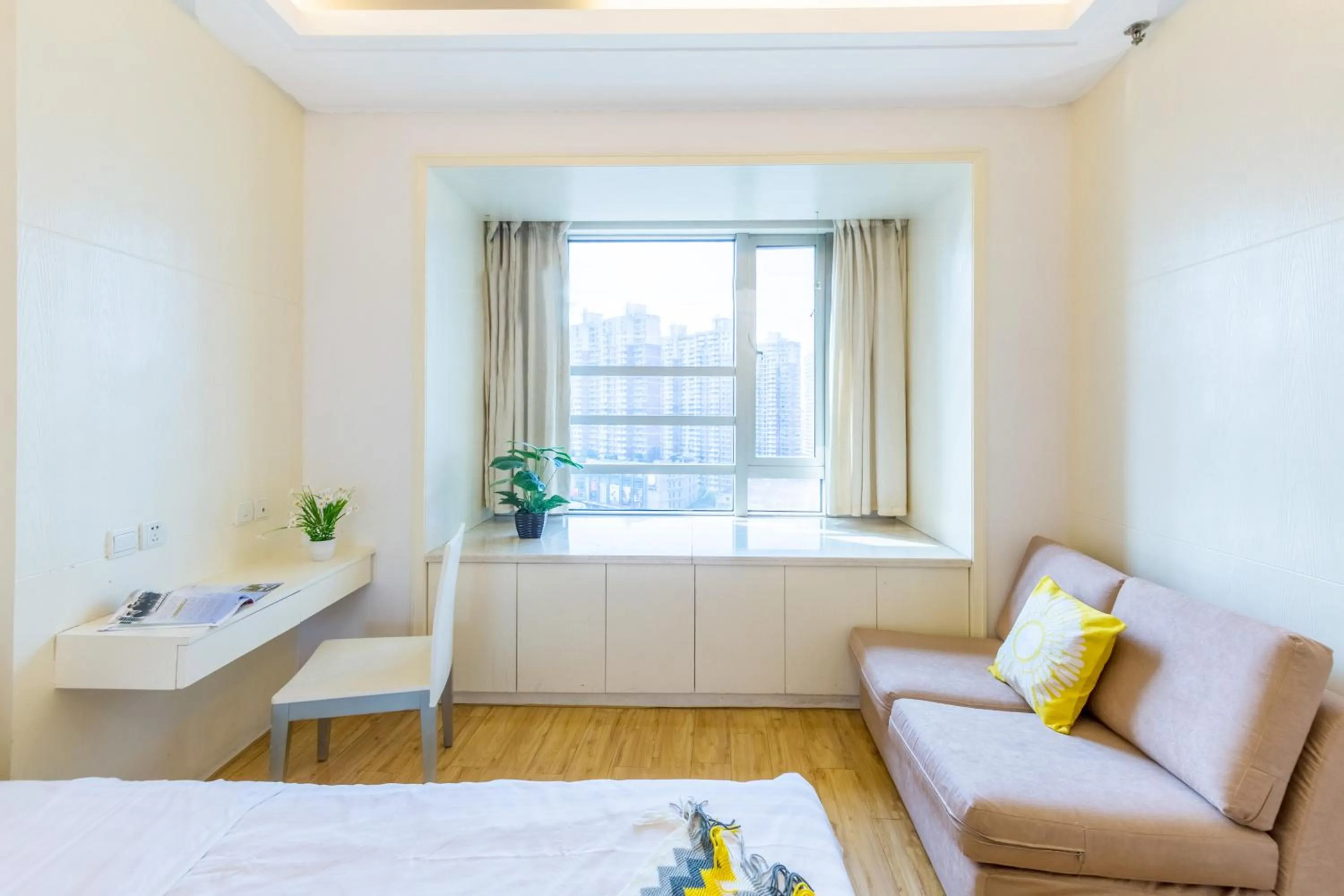 Bed in Shanghai Jiarong Hotel Apartment