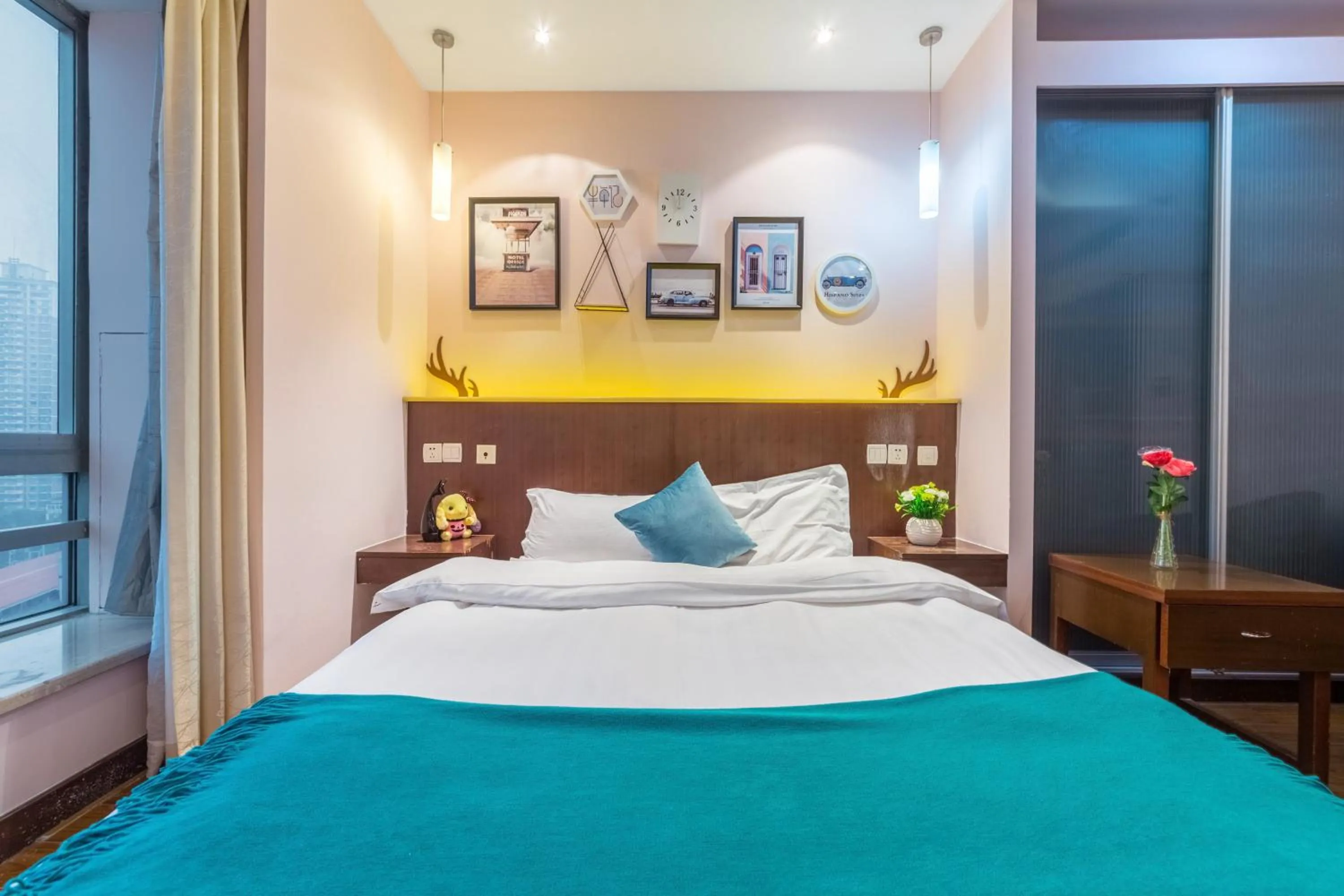 Bed in Shanghai Jiarong Hotel Apartment