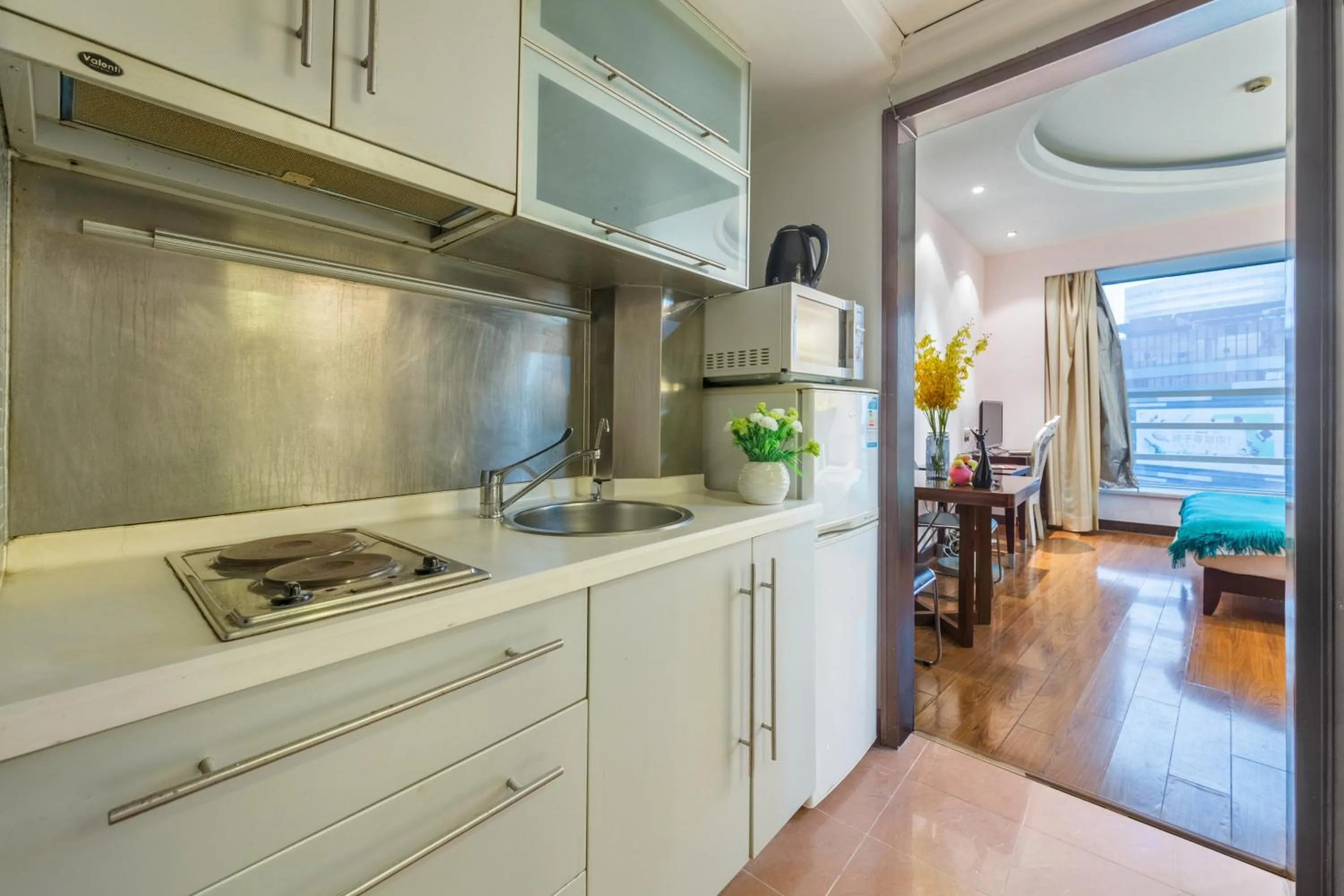Kitchen or kitchenette in Shanghai Jiarong Hotel Apartment