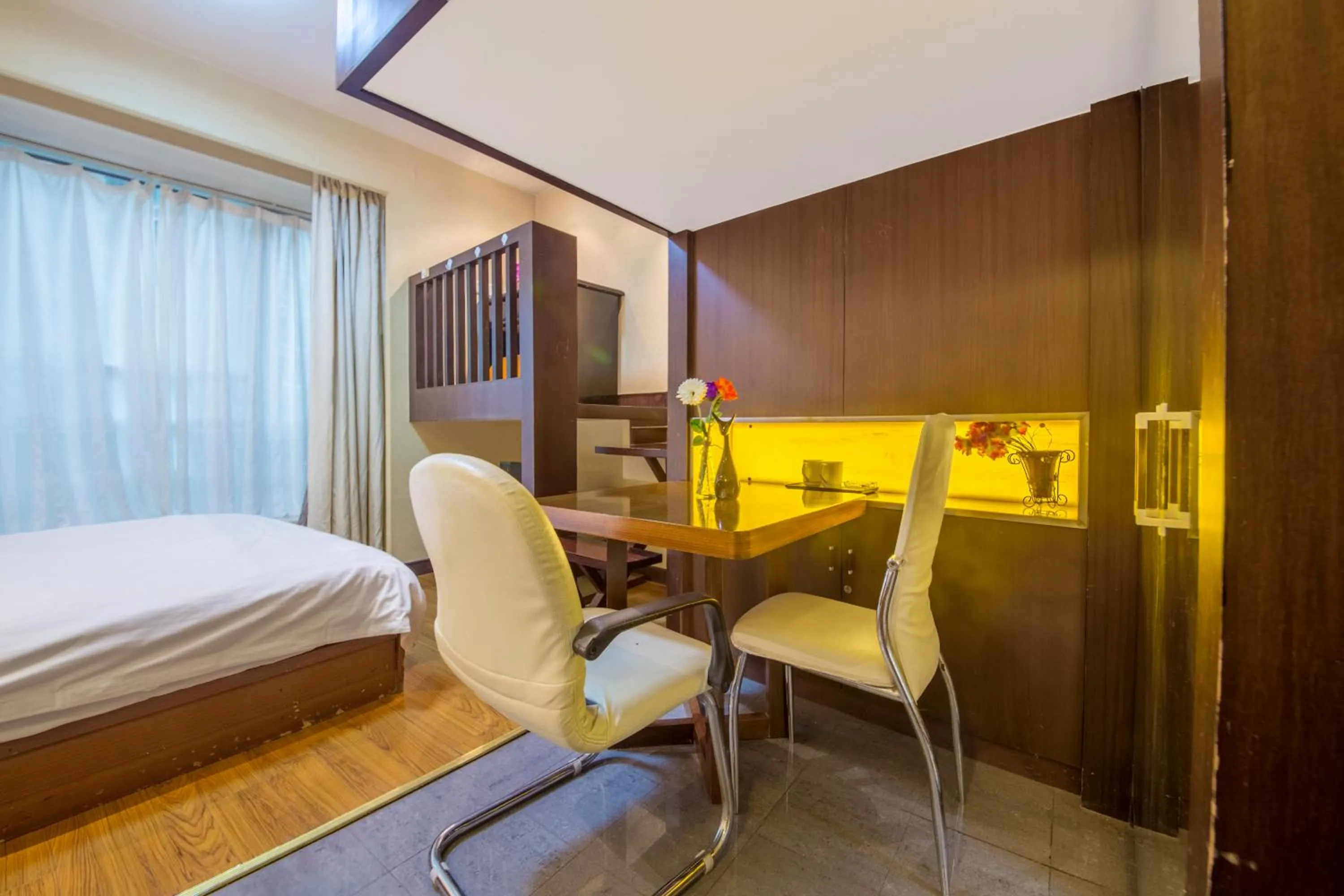 Dining area, Bed in Shanghai Jiarong Hotel Apartment