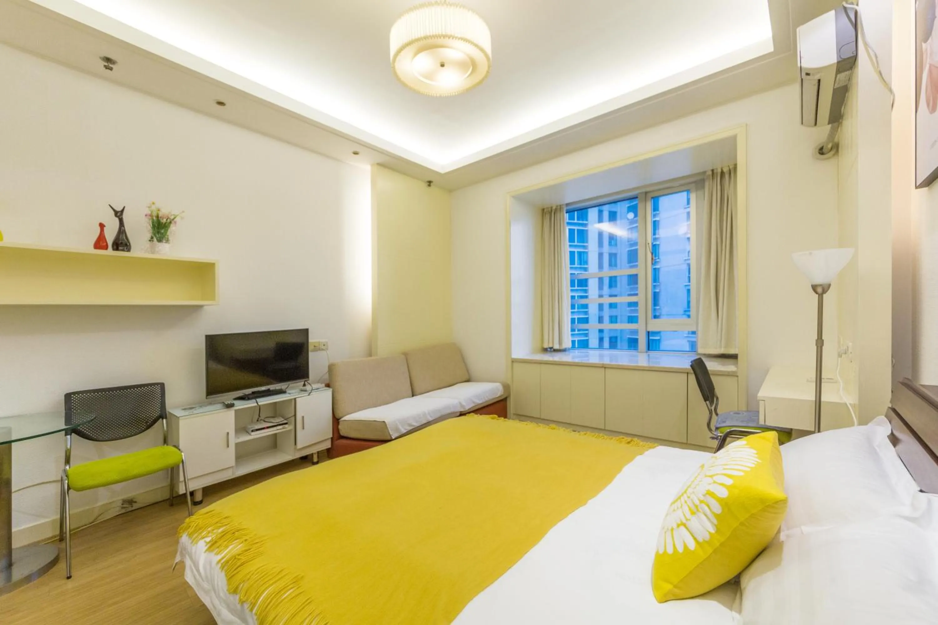 TV and multimedia, Bed in Shanghai Jiarong Hotel Apartment