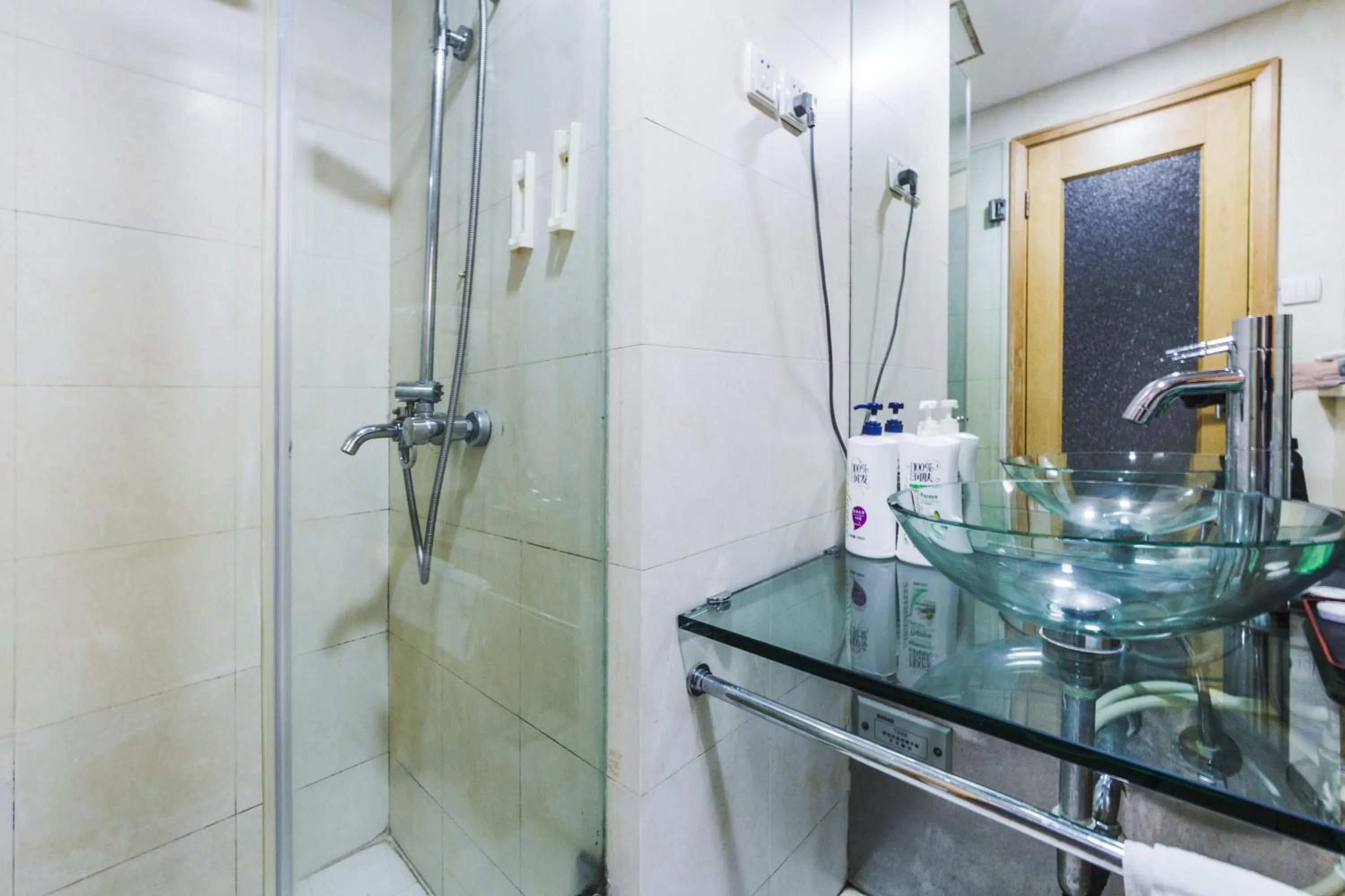 Shower in Shanghai Jiarong Hotel Apartment