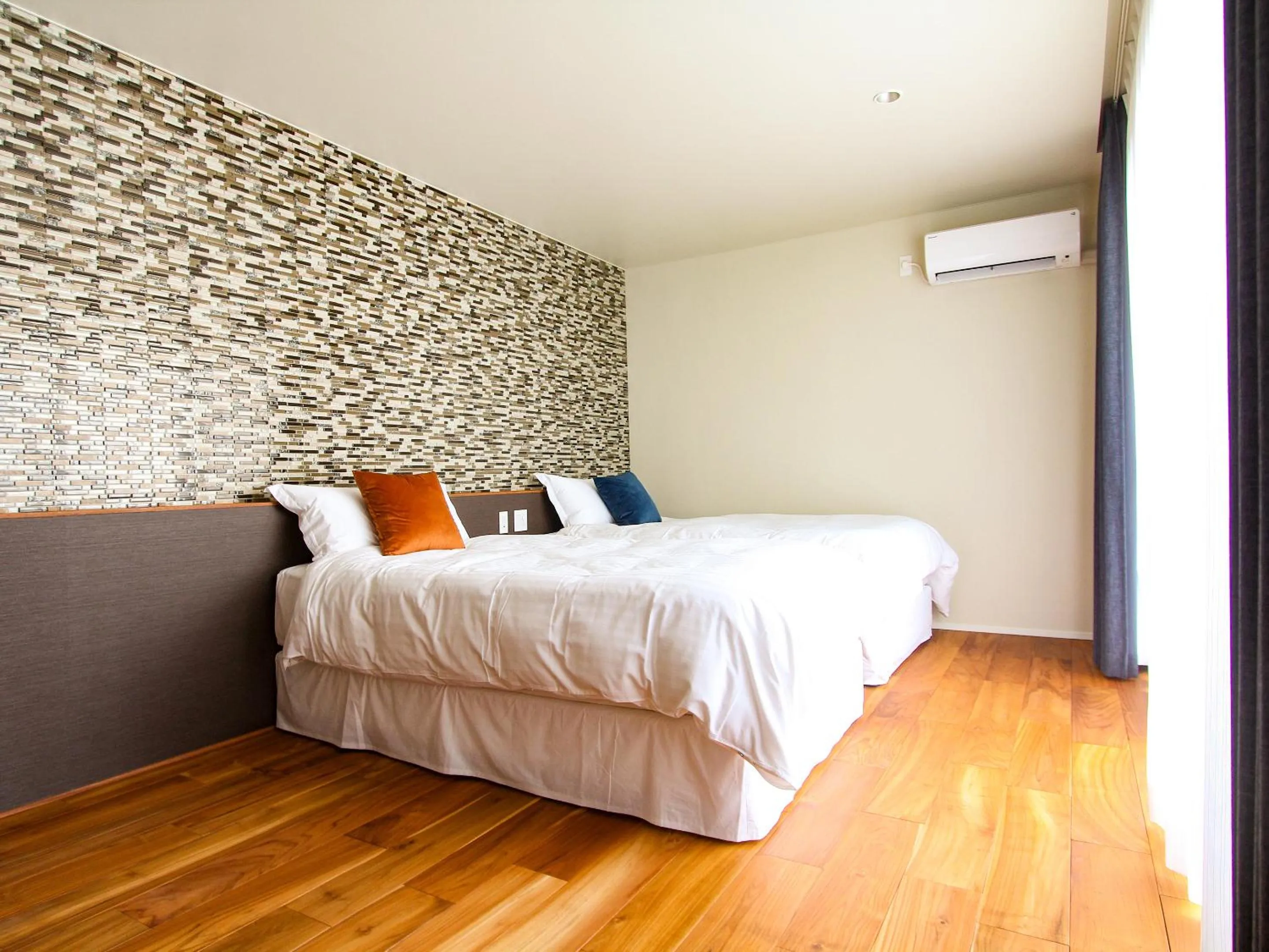 Photo of the whole room, Bed in villa LIFE INDAH sumuide