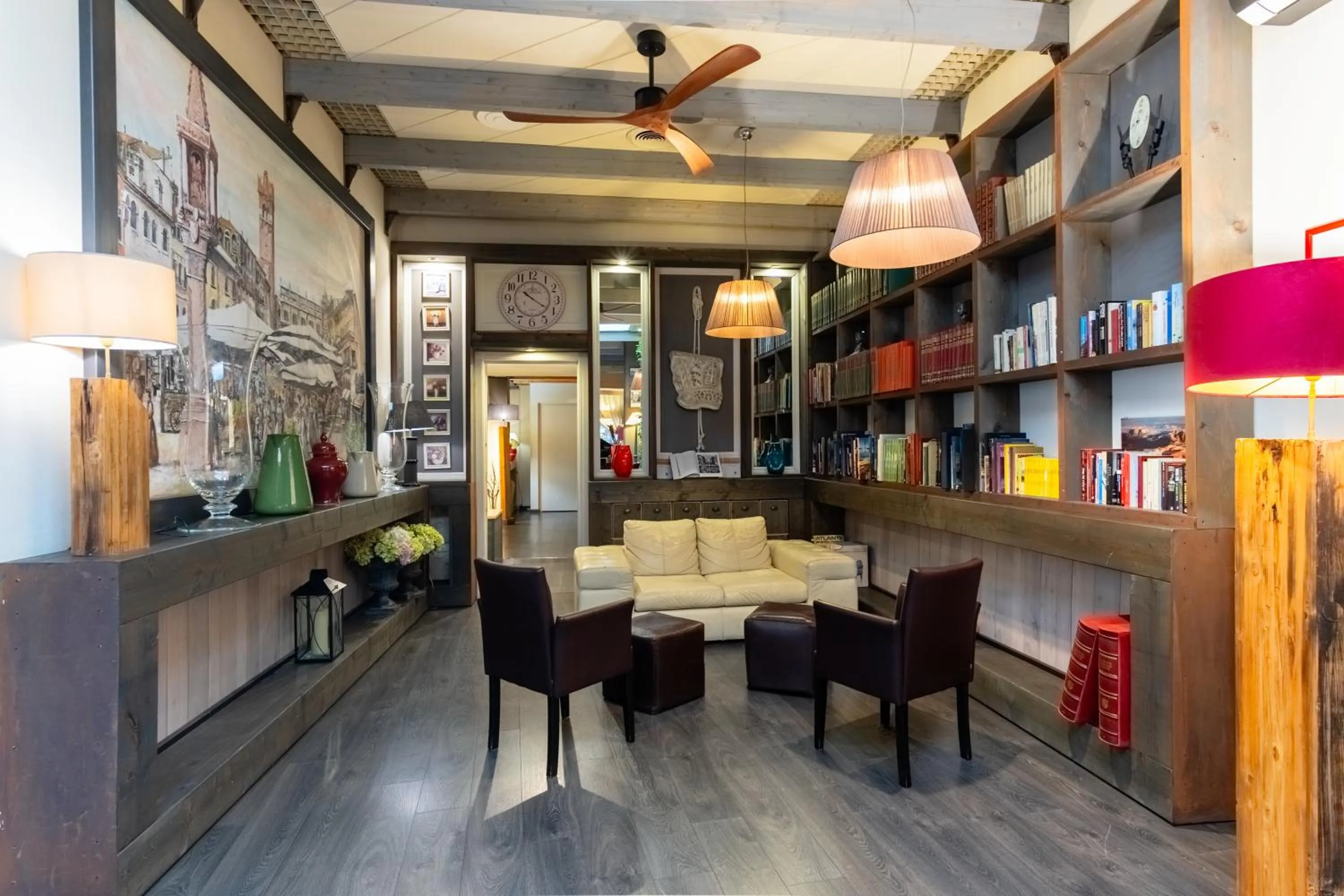 Library in Hotel Italia