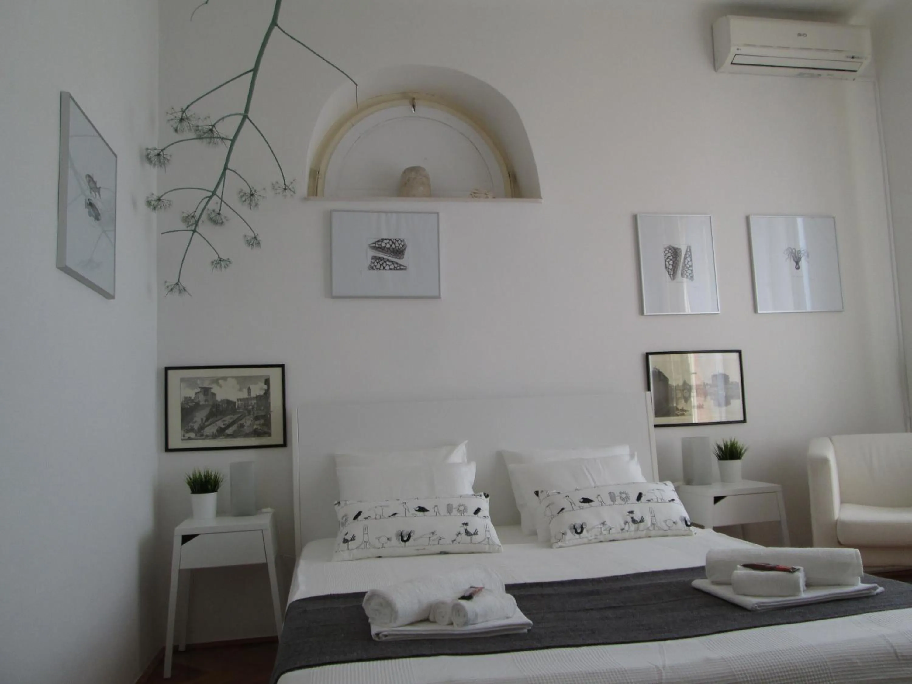 Double Room with Balcony and Sea View in St. Lazarus Room